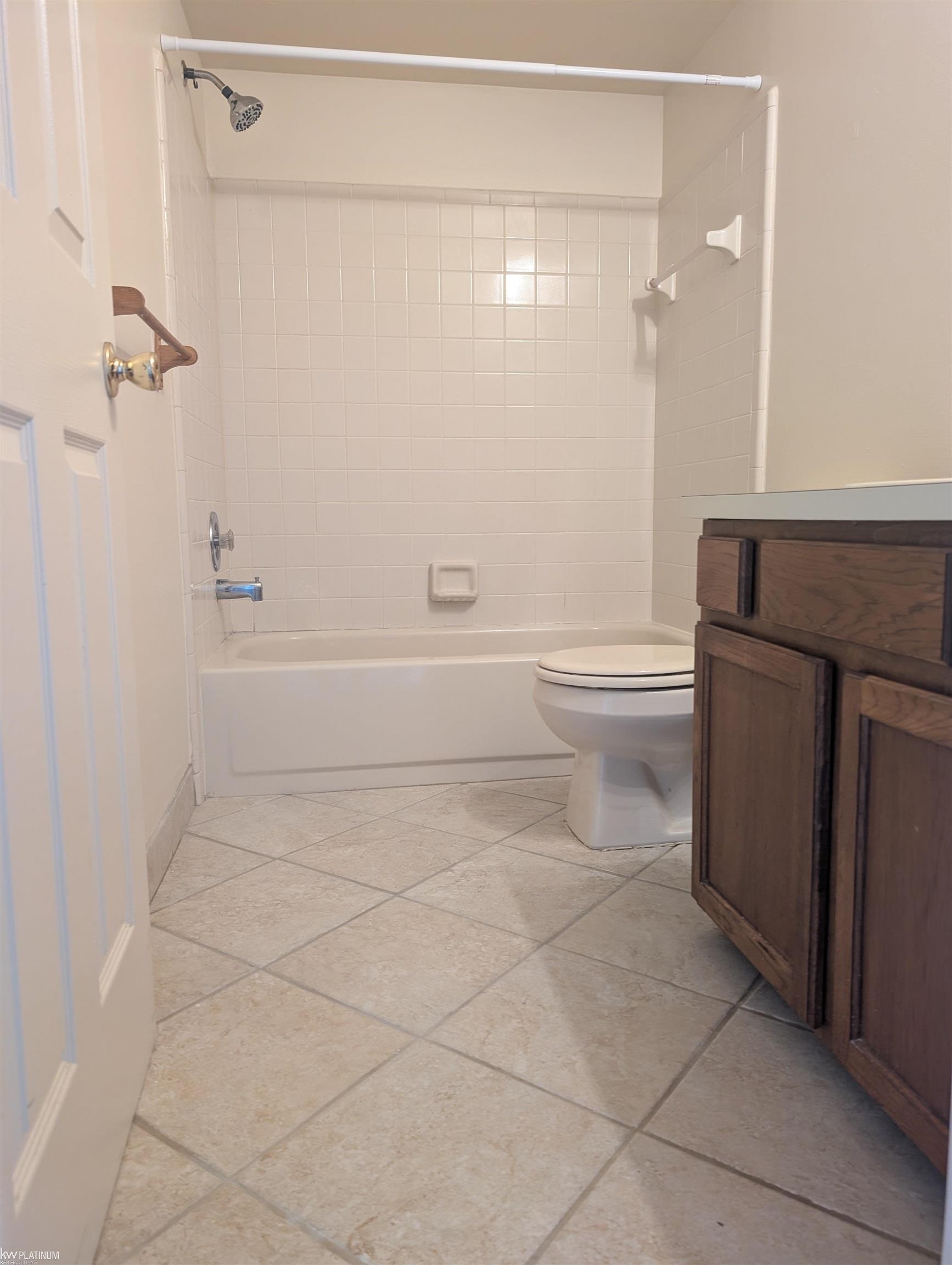 24192 Ashford Lane, Clinton Township, MI, 48036