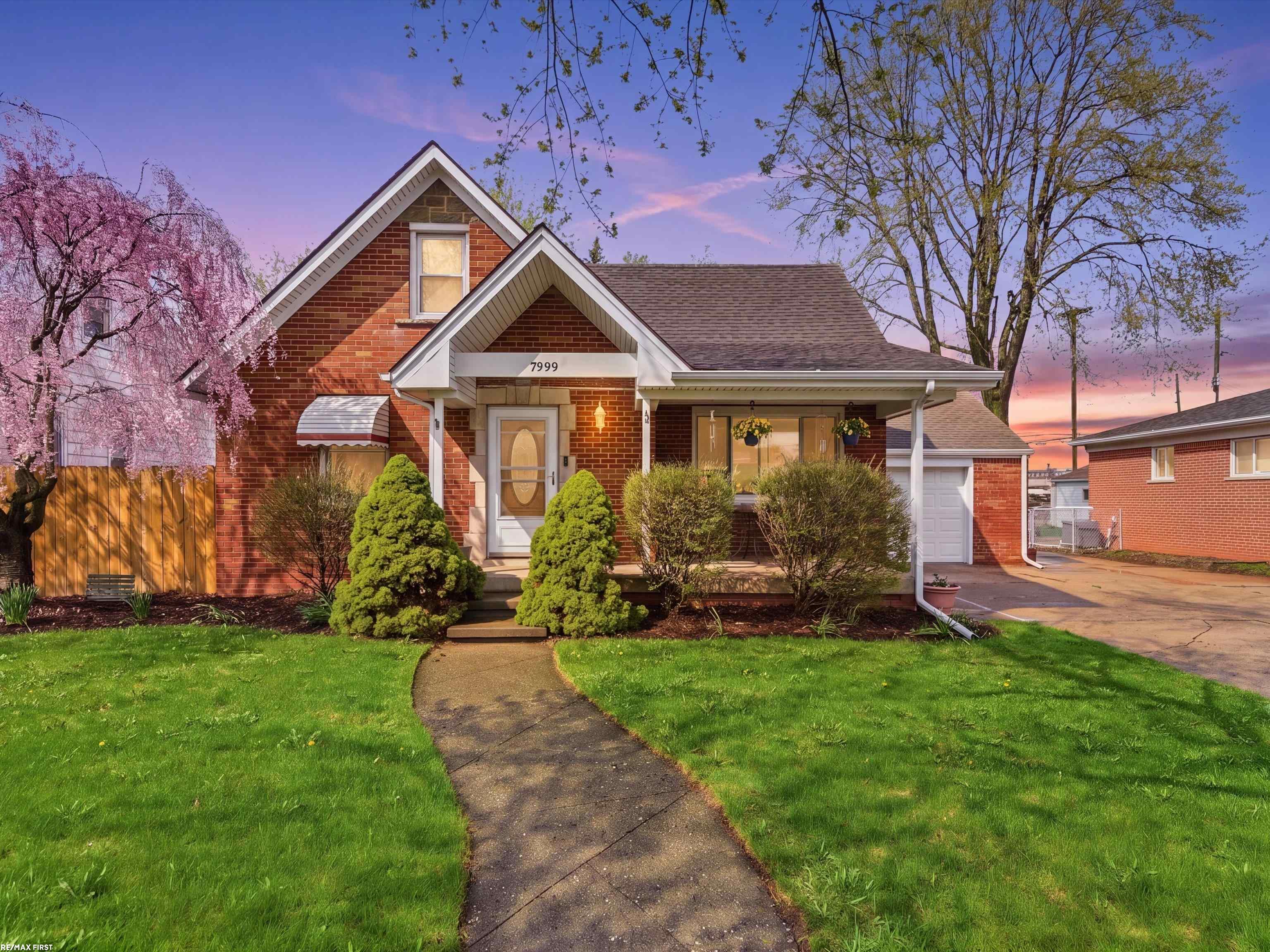 7399 Mckinley Avenue, Center Line, MI, 48015