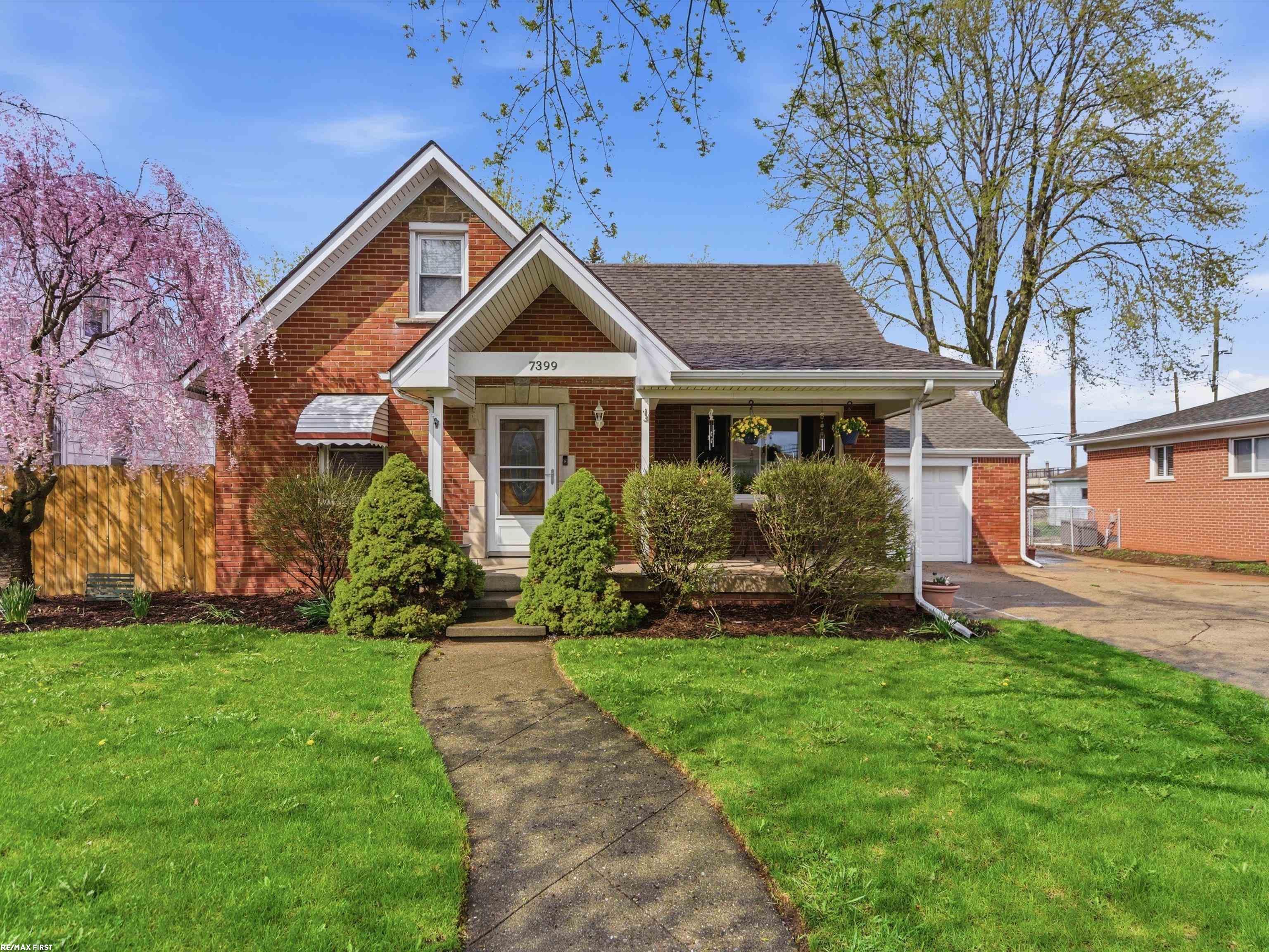 7399 Mckinley Avenue, Center Line, MI, 48015