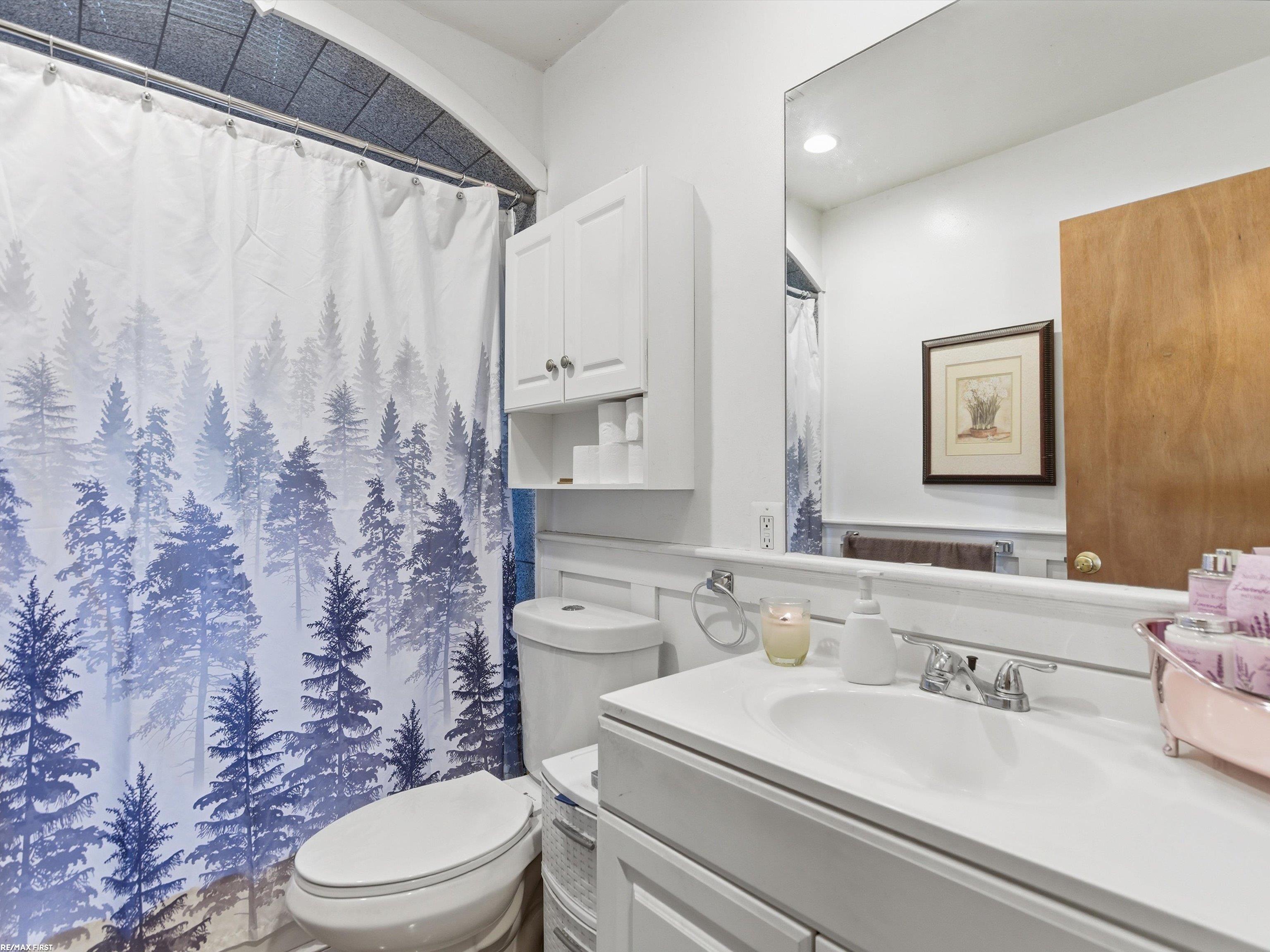 7399 Mckinley Avenue, Center Line, MI, 48015