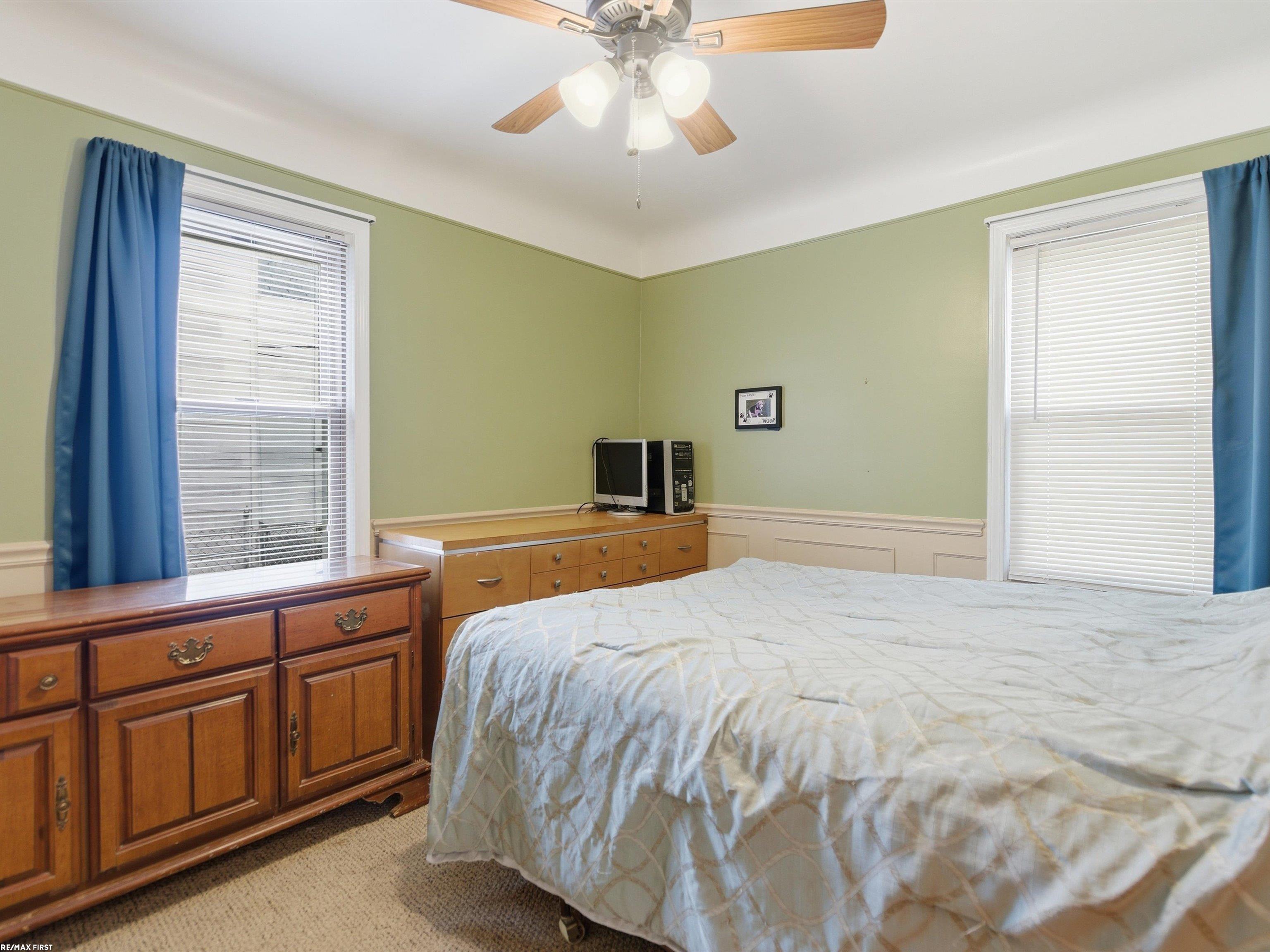 7399 Mckinley Avenue, Center Line, MI, 48015