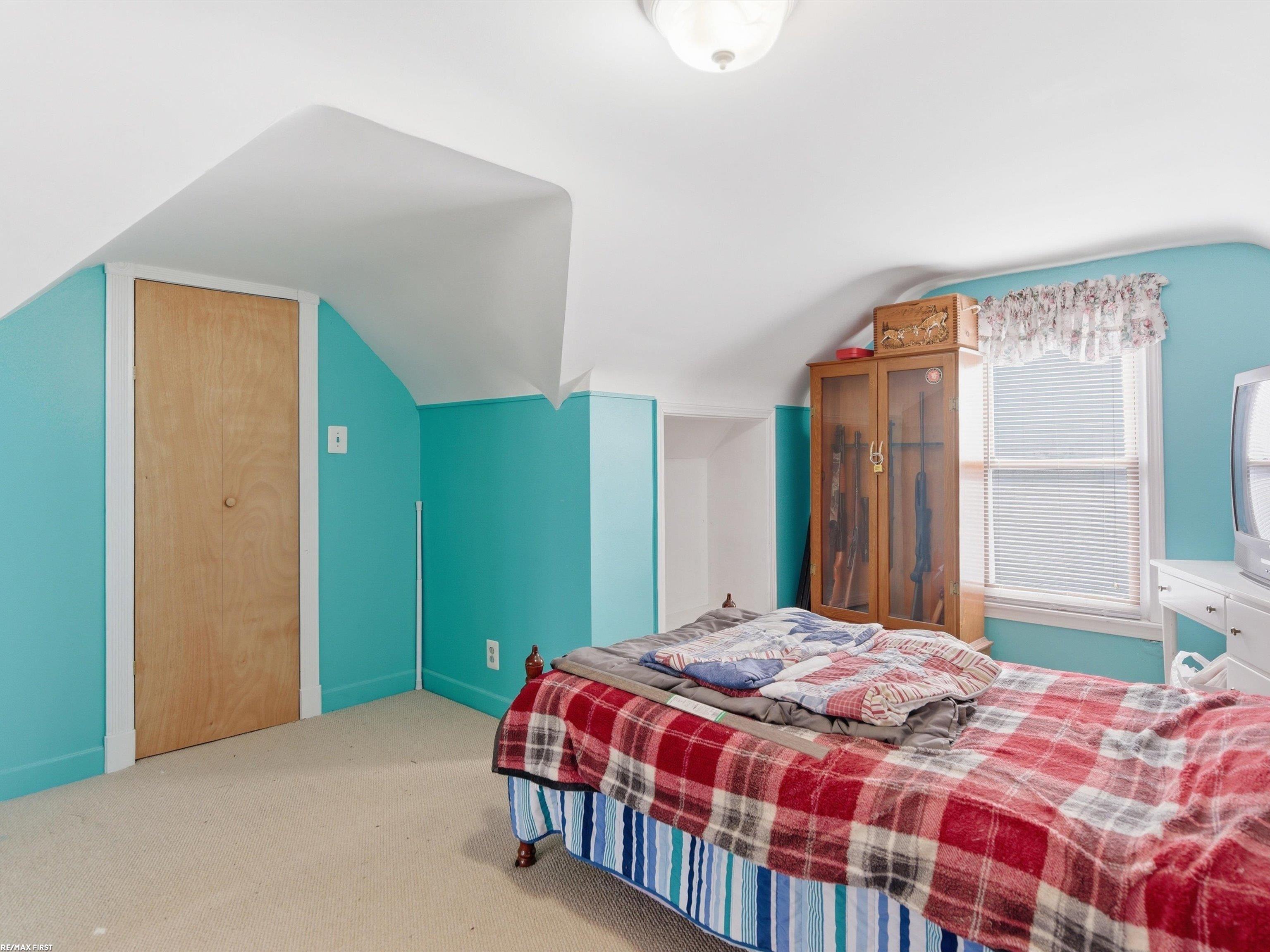 7399 Mckinley Avenue, Center Line, MI, 48015