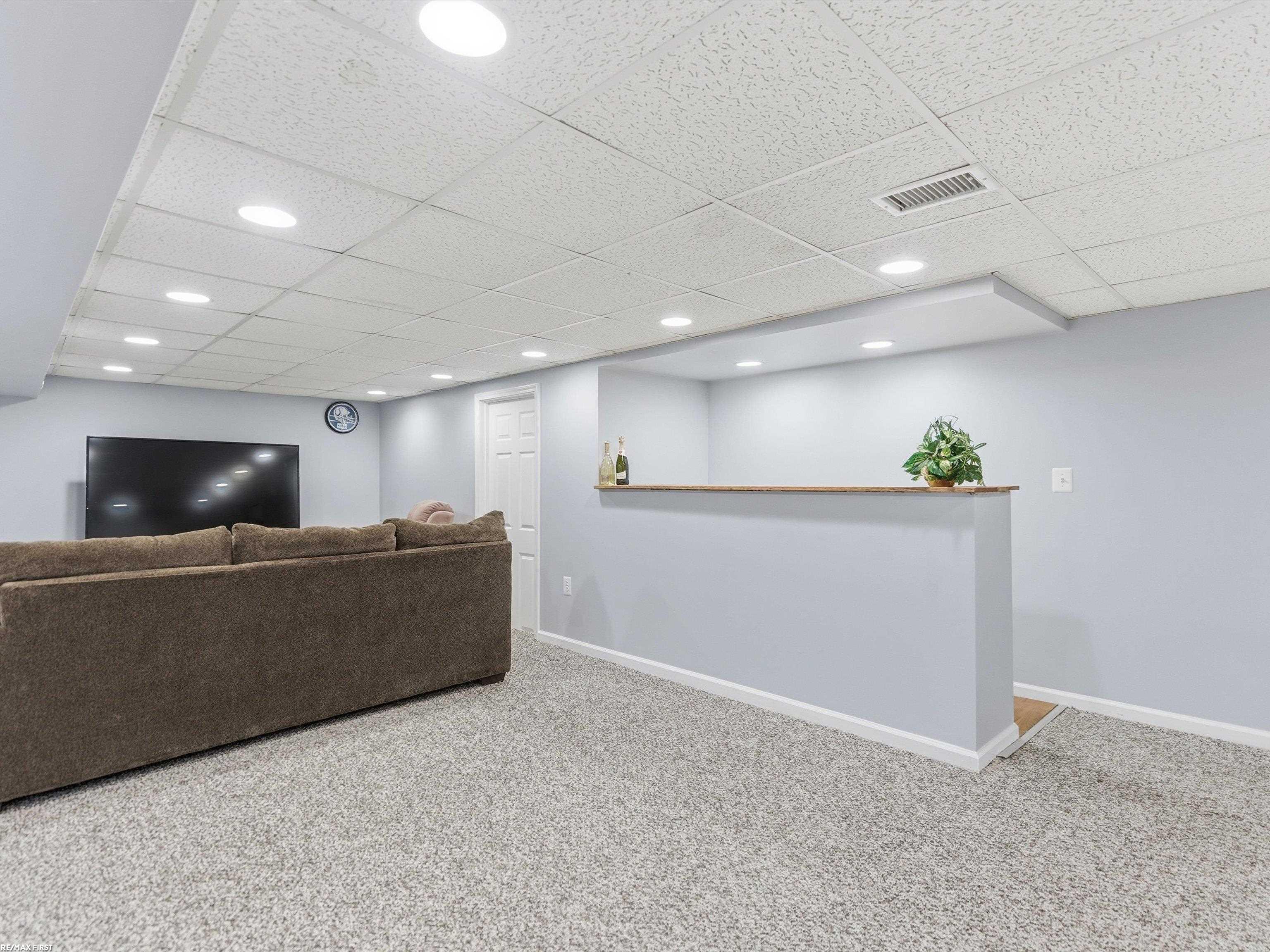 7399 Mckinley Avenue, Center Line, MI, 48015