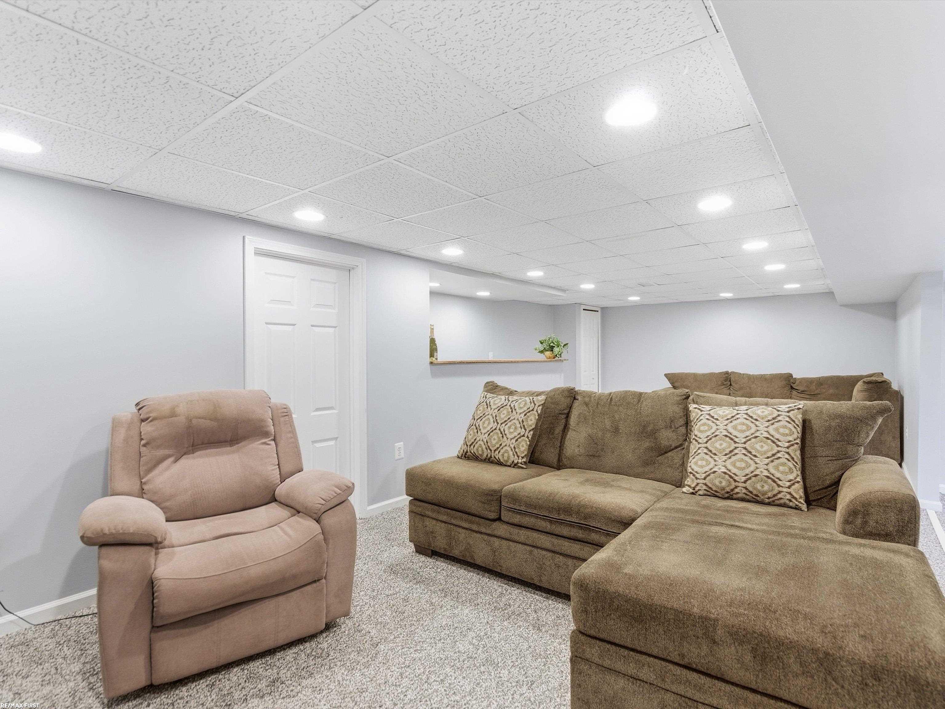 7399 Mckinley Avenue, Center Line, MI, 48015