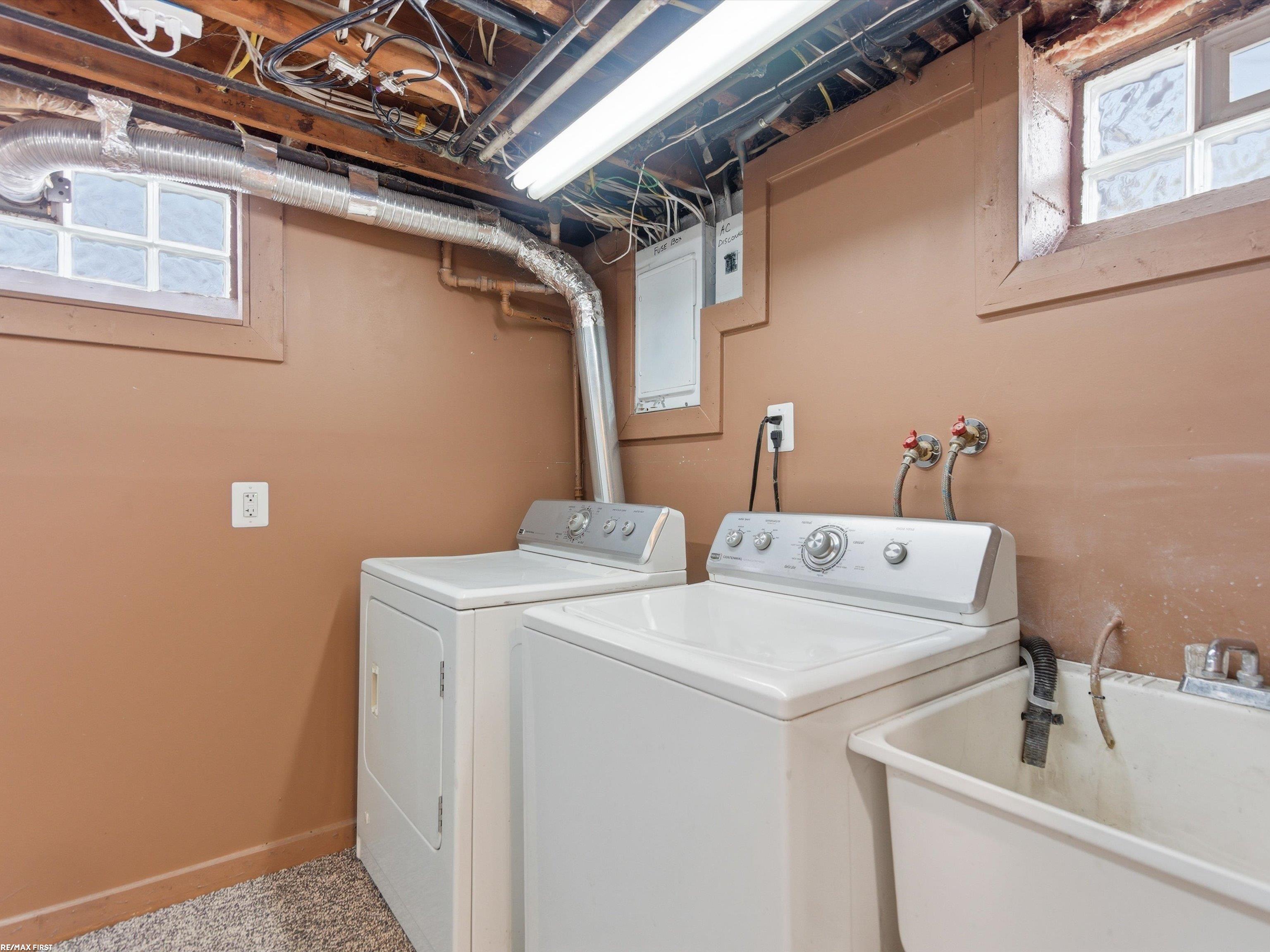 7399 Mckinley Avenue, Center Line, MI, 48015