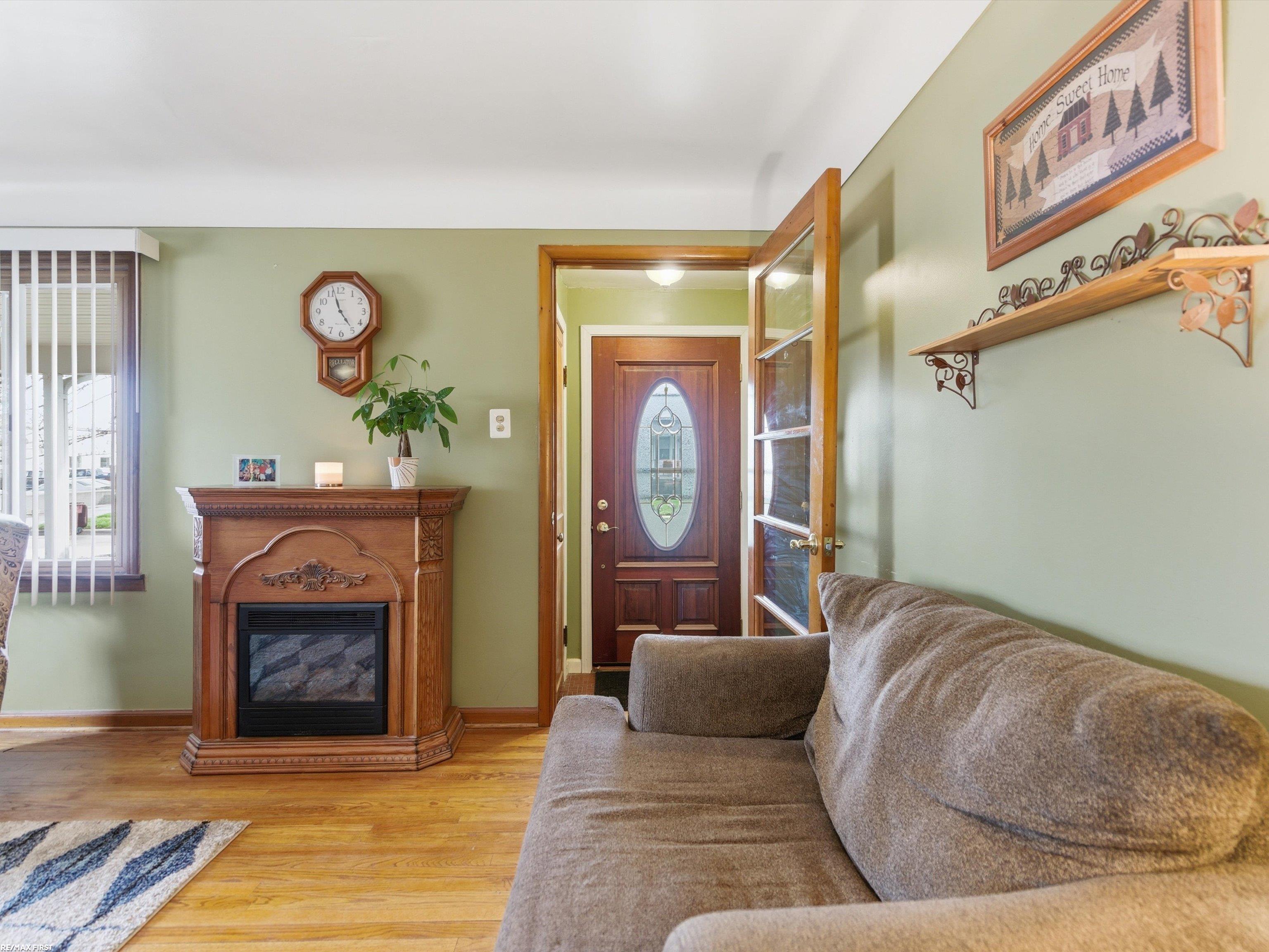 7399 Mckinley Avenue, Center Line, MI, 48015