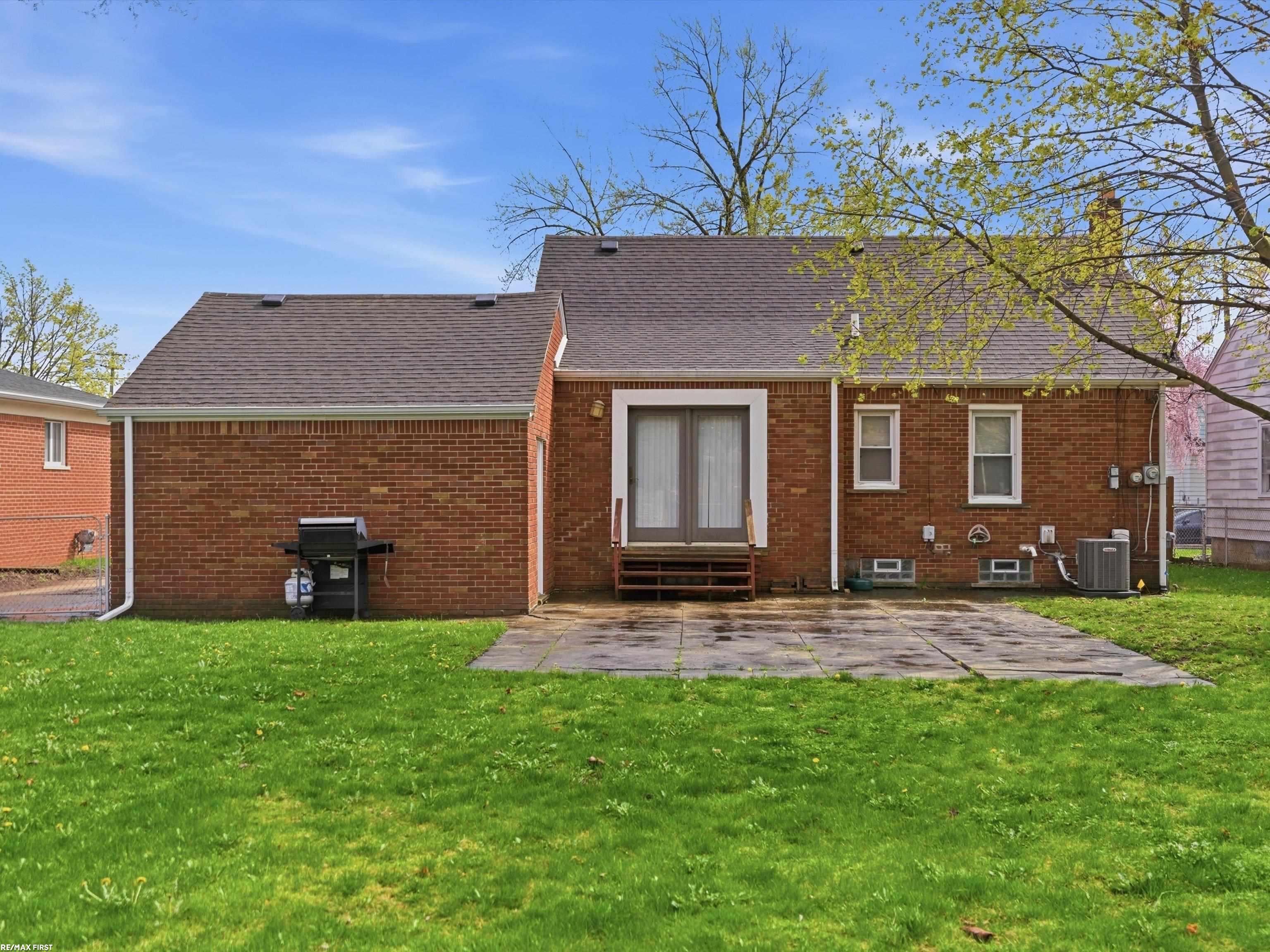 7399 Mckinley Avenue, Center Line, MI, 48015