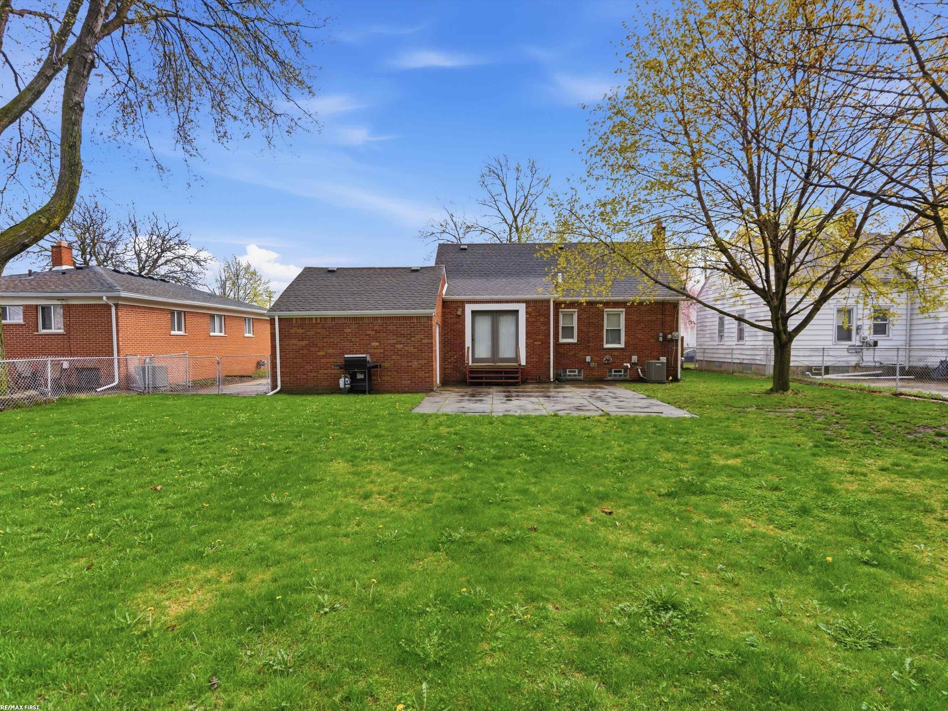 7399 Mckinley Avenue, Center Line, MI, 48015