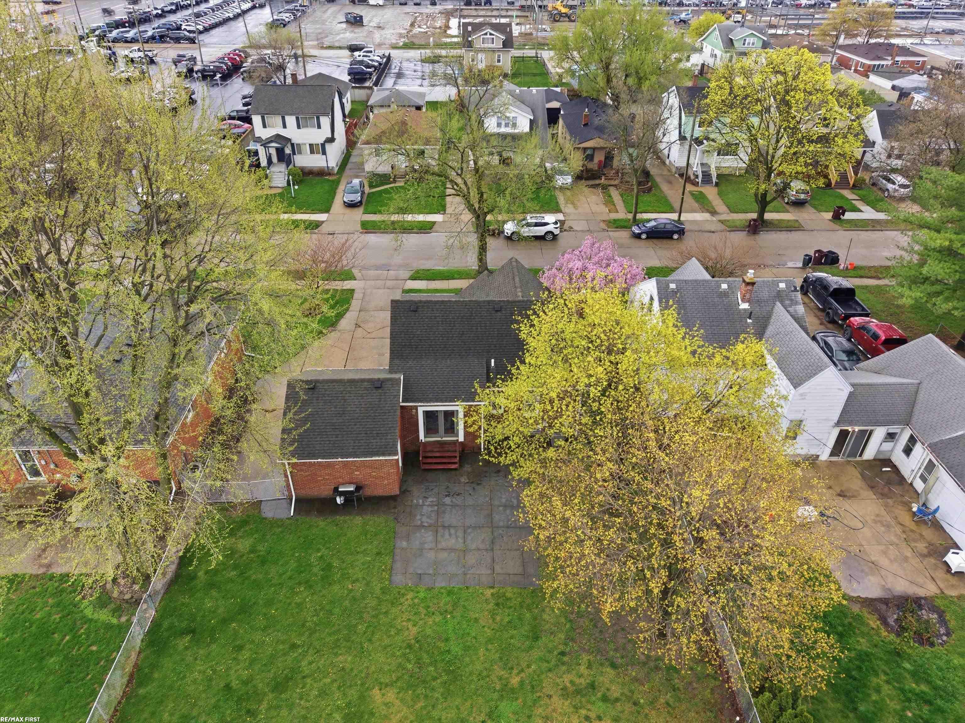 7399 Mckinley Avenue, Center Line, MI, 48015