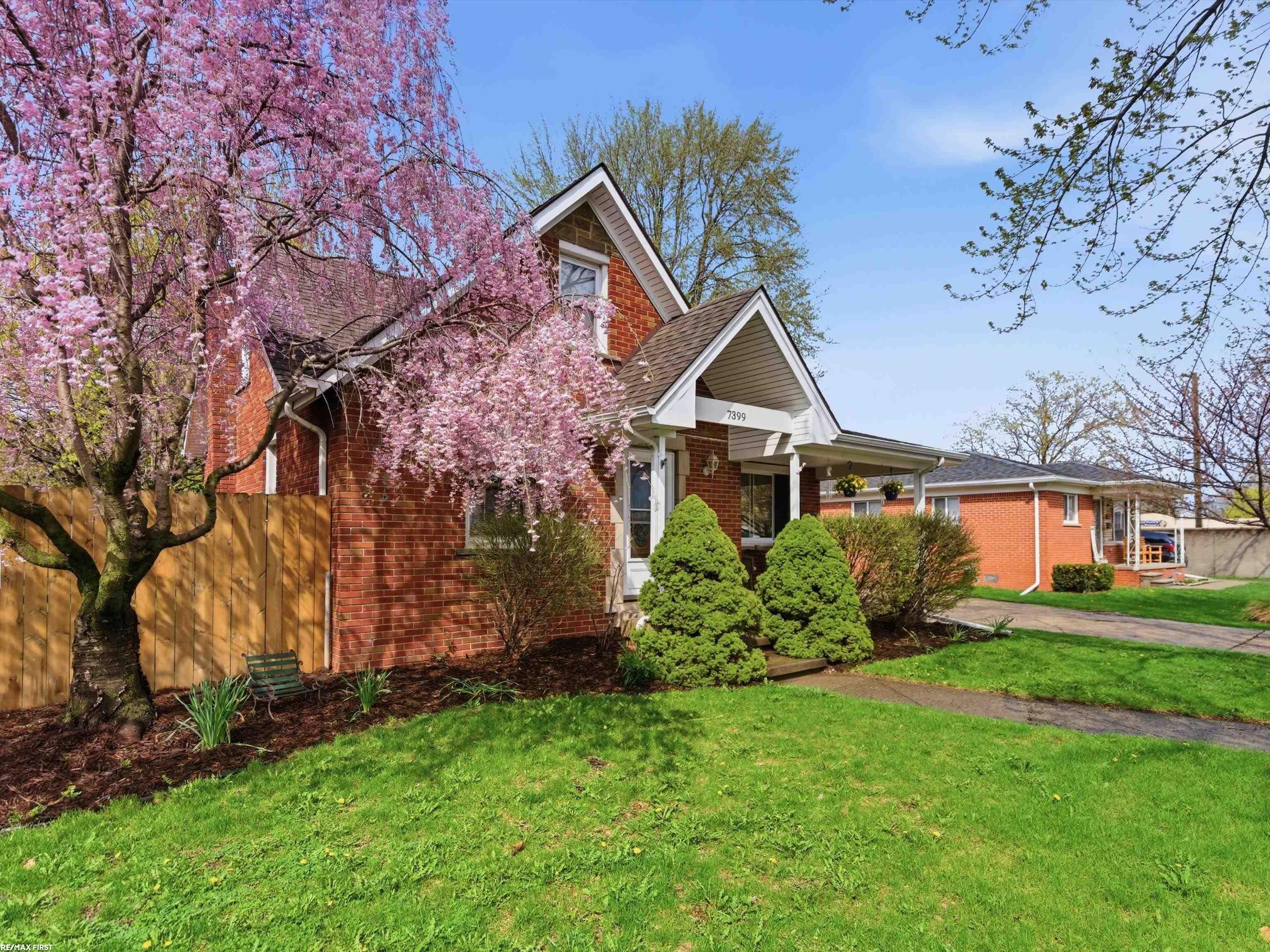 7399 Mckinley Avenue, Center Line, MI, 48015