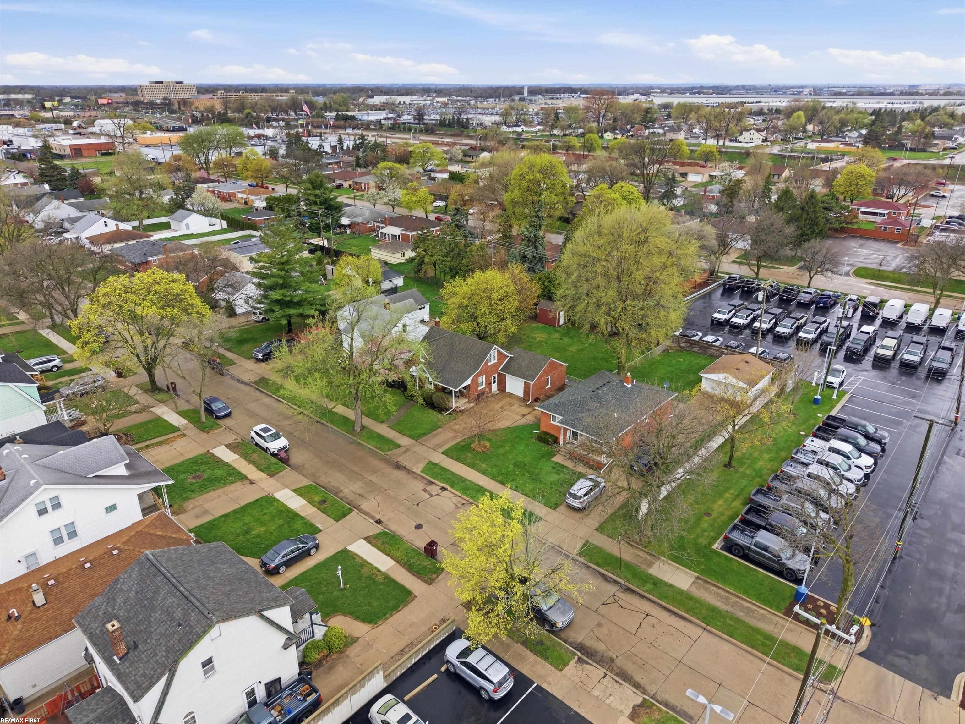 7399 Mckinley Avenue, Center Line, MI, 48015