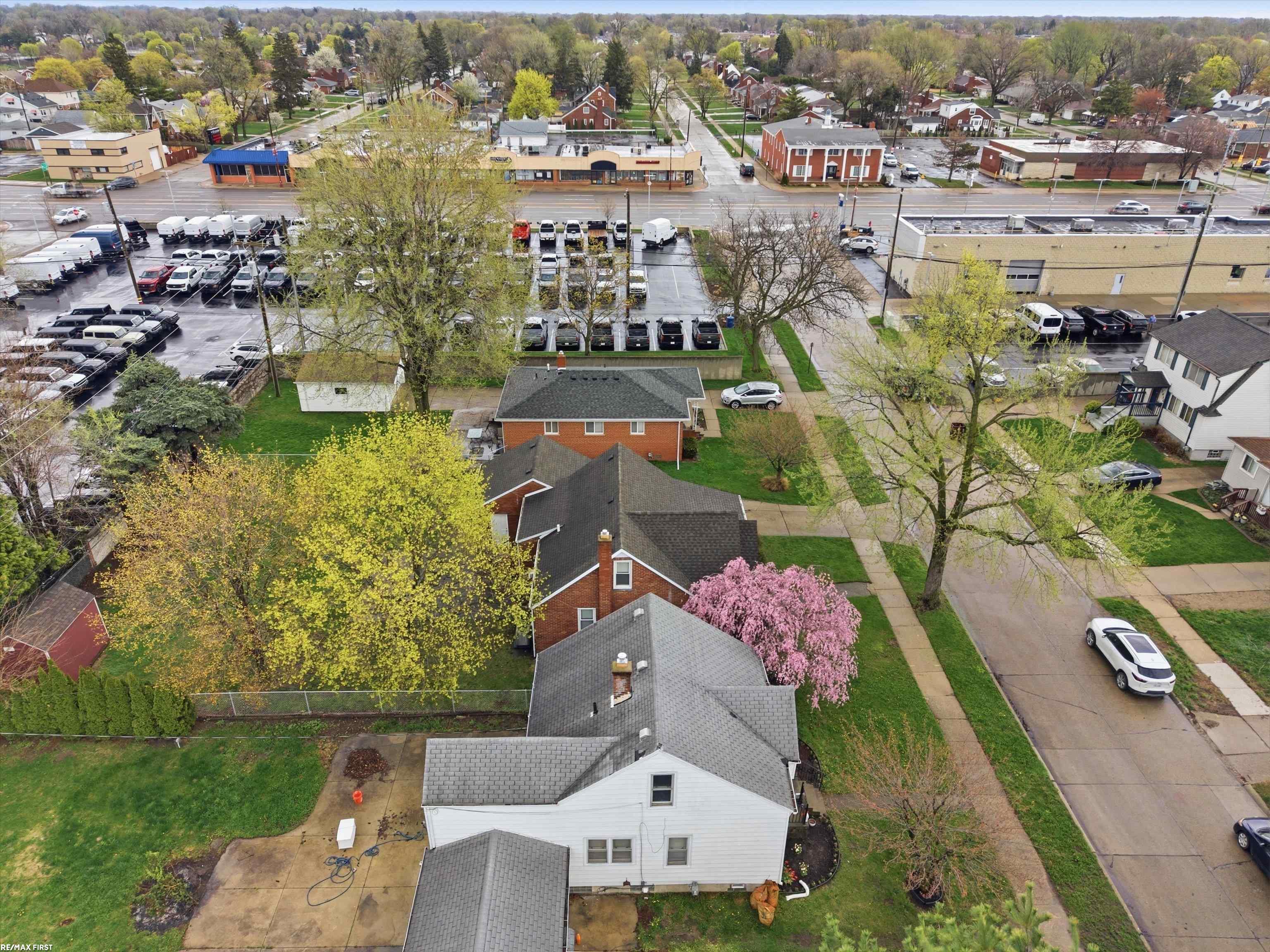 7399 Mckinley Avenue, Center Line, MI, 48015