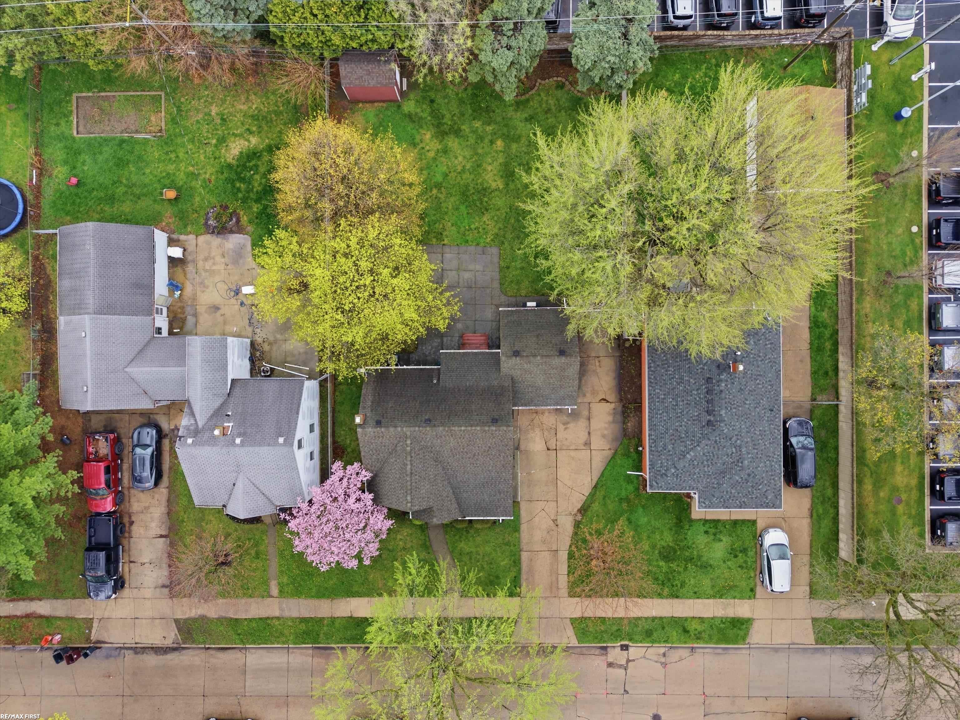 7399 Mckinley Avenue, Center Line, MI, 48015