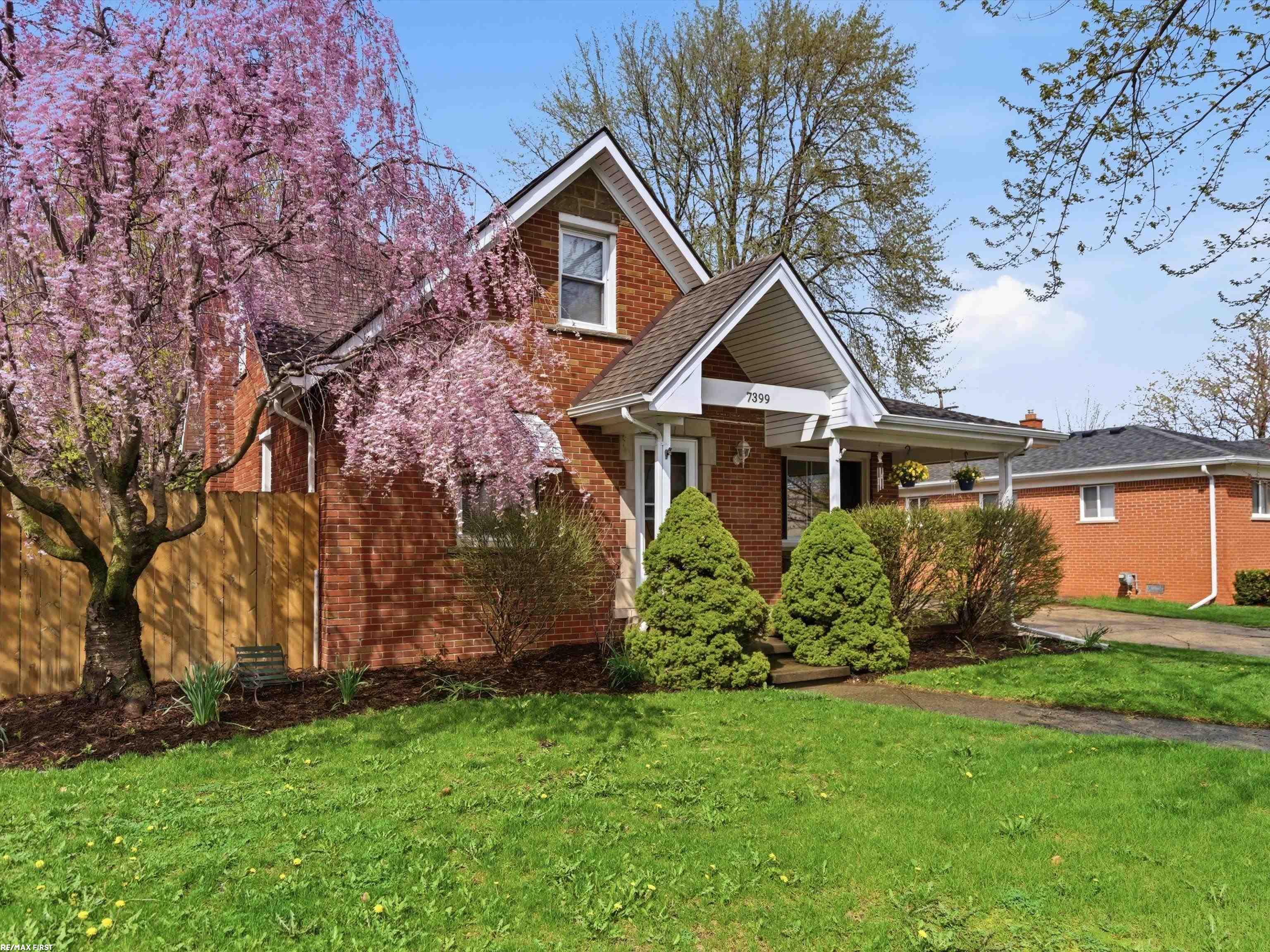 7399 Mckinley Avenue, Center Line, MI, 48015