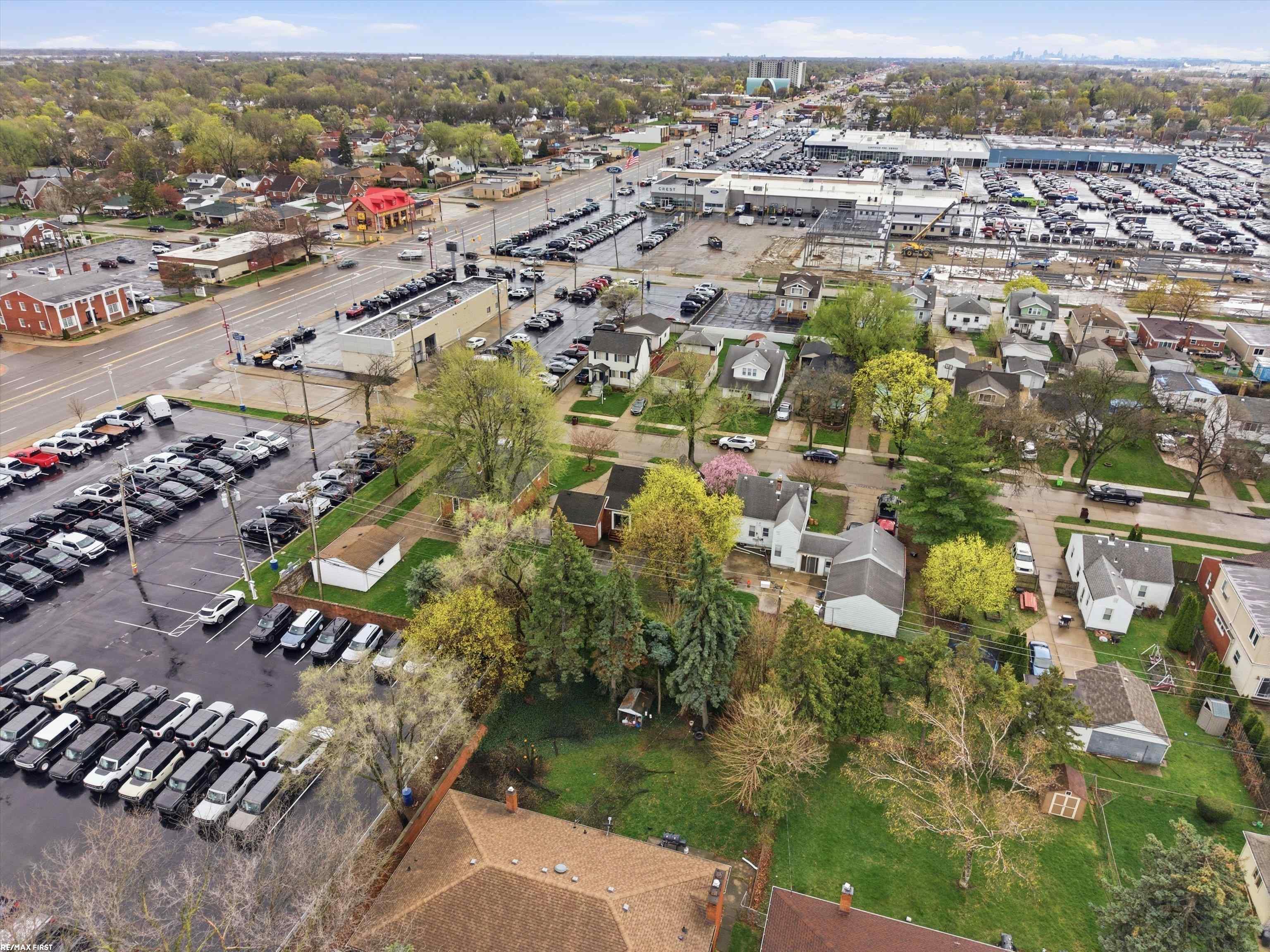 7399 Mckinley Avenue, Center Line, MI, 48015