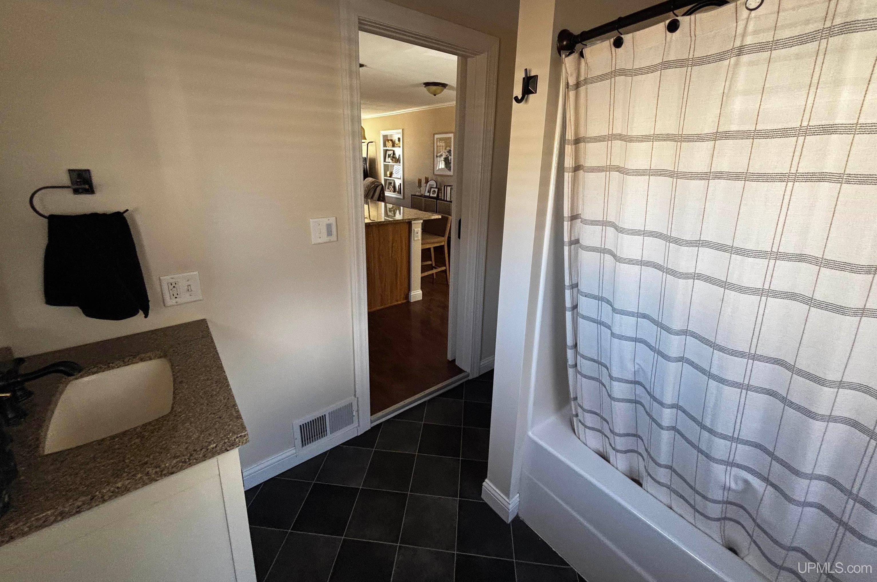 2162 Bancroft Street, Marquette, MI, 49855