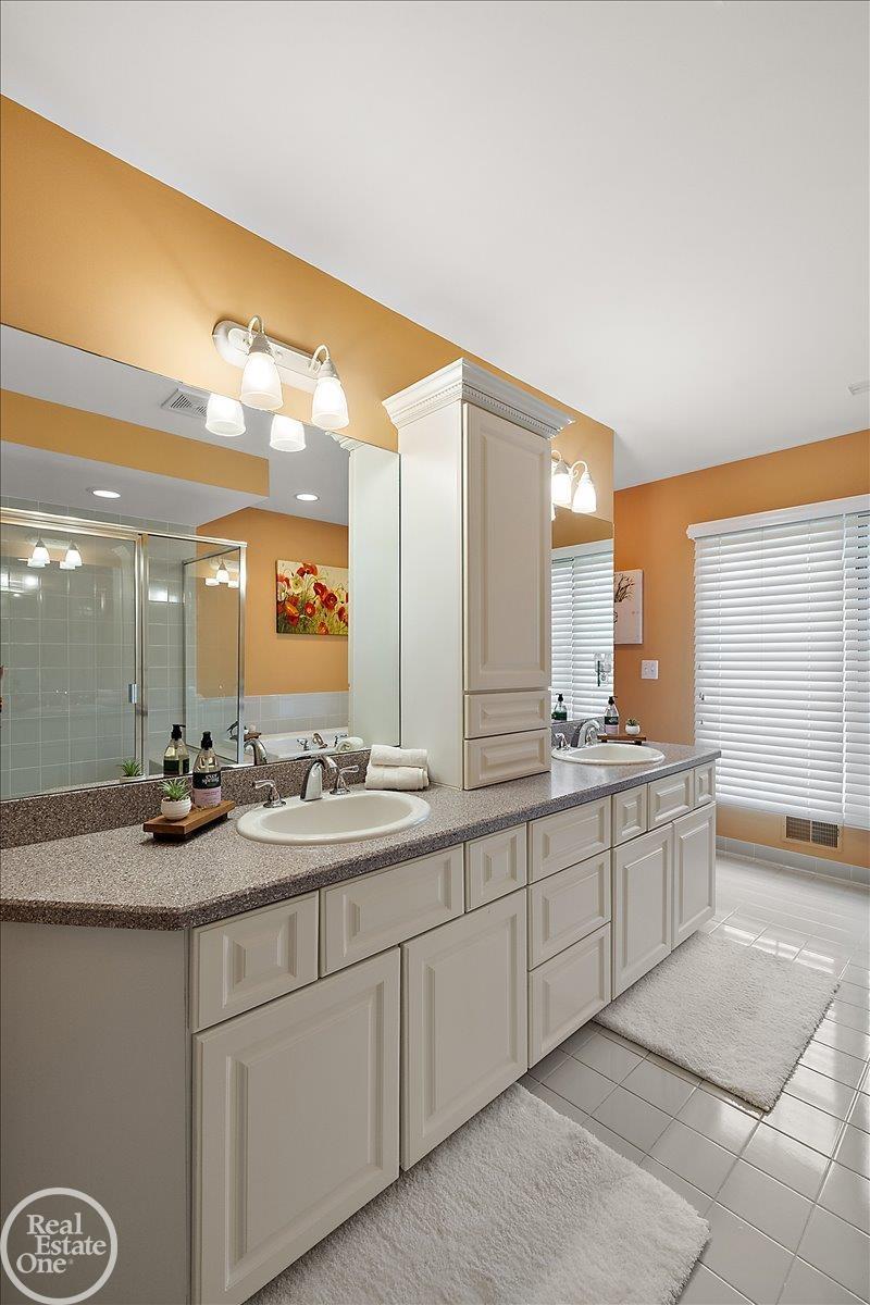 63815 Inverness Drive UNIT&nbsp;UNIT&nbsp;#53, Washington Twp, MI, 48095-2850