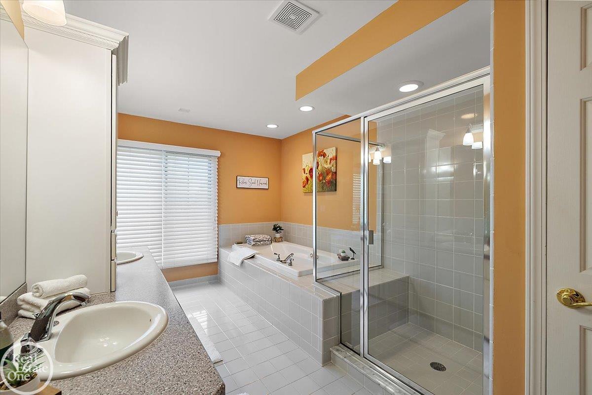 63815 Inverness Drive UNIT&nbsp;UNIT&nbsp;#53, Washington Twp, MI, 48095-2850