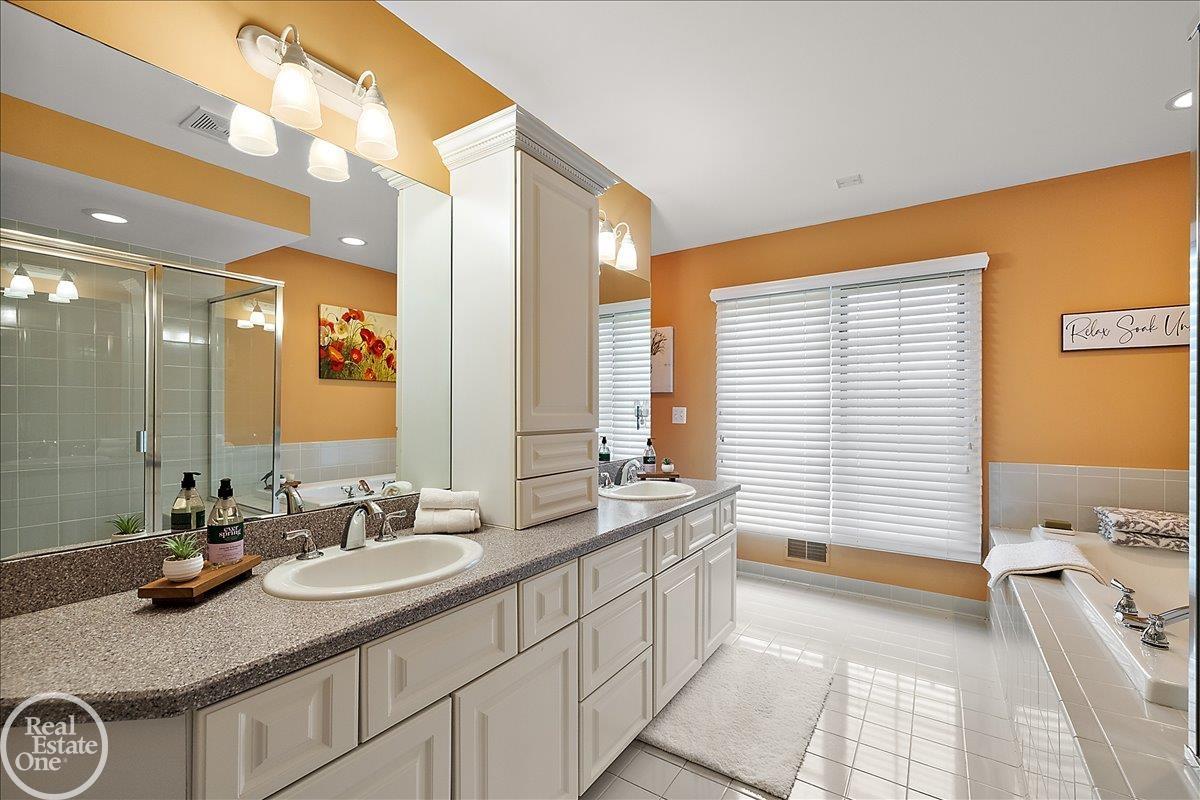 63815 Inverness Drive UNIT&nbsp;UNIT&nbsp;#53, Washington Twp, MI, 48095-2850