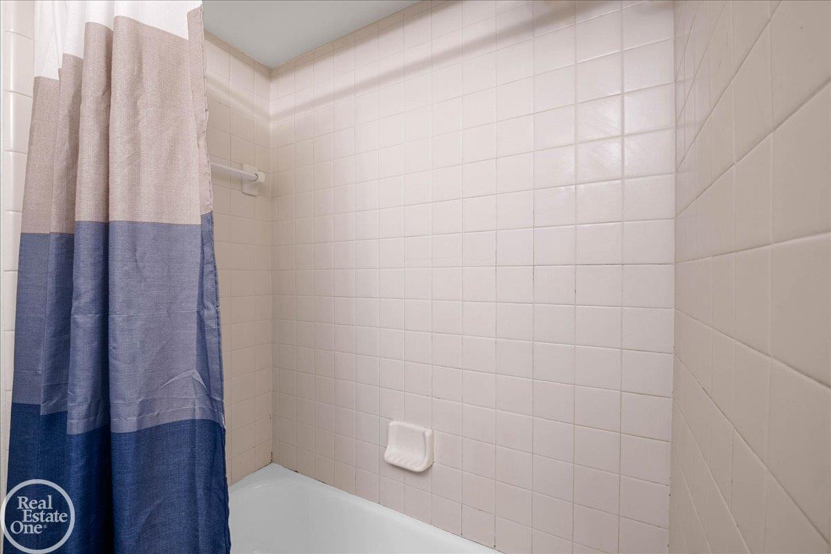 28070 Coleridge Street, Harrison Twp, MI, 48045