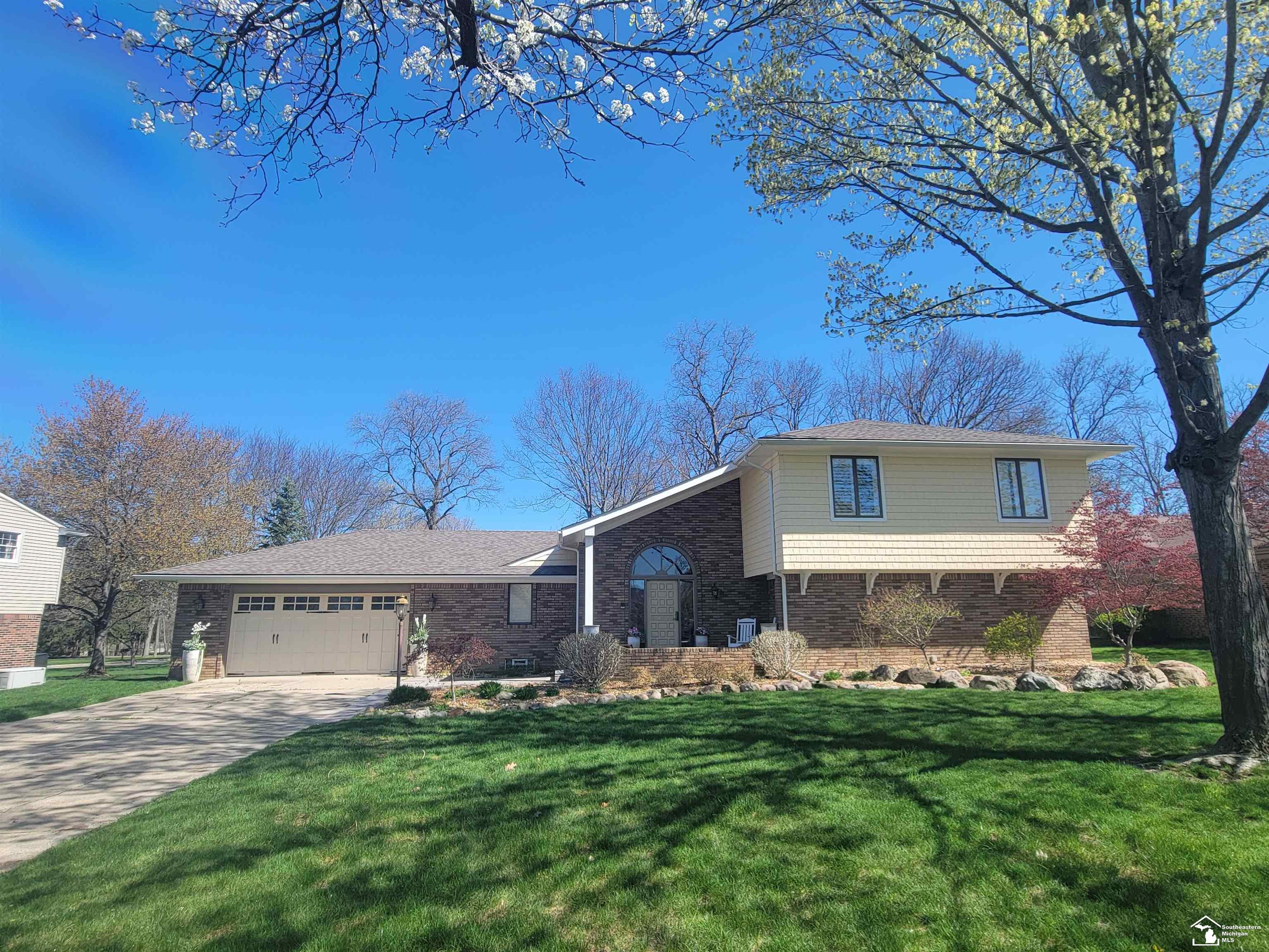 8908 Sarah Lane, Grosse Ile, MI, 48138