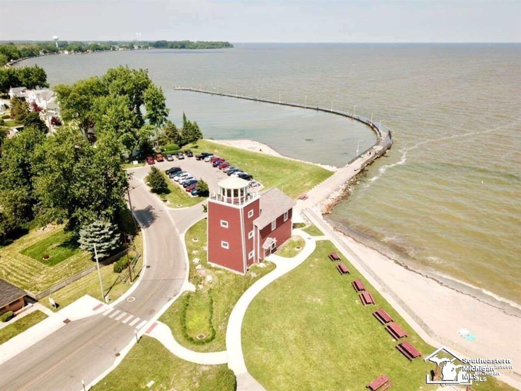 507 Mackinaw Trail, Luna Pier, MI, 48157