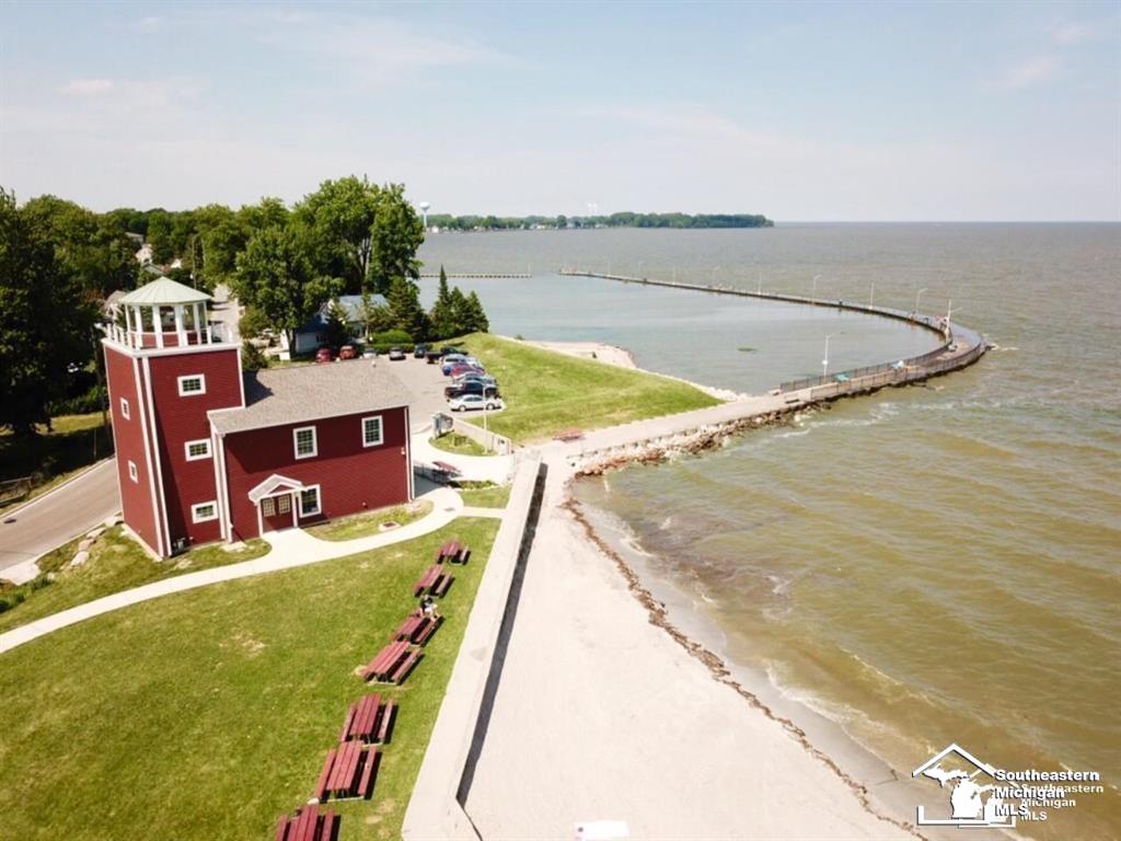 507 Mackinaw Trail, Luna Pier, MI, 48157