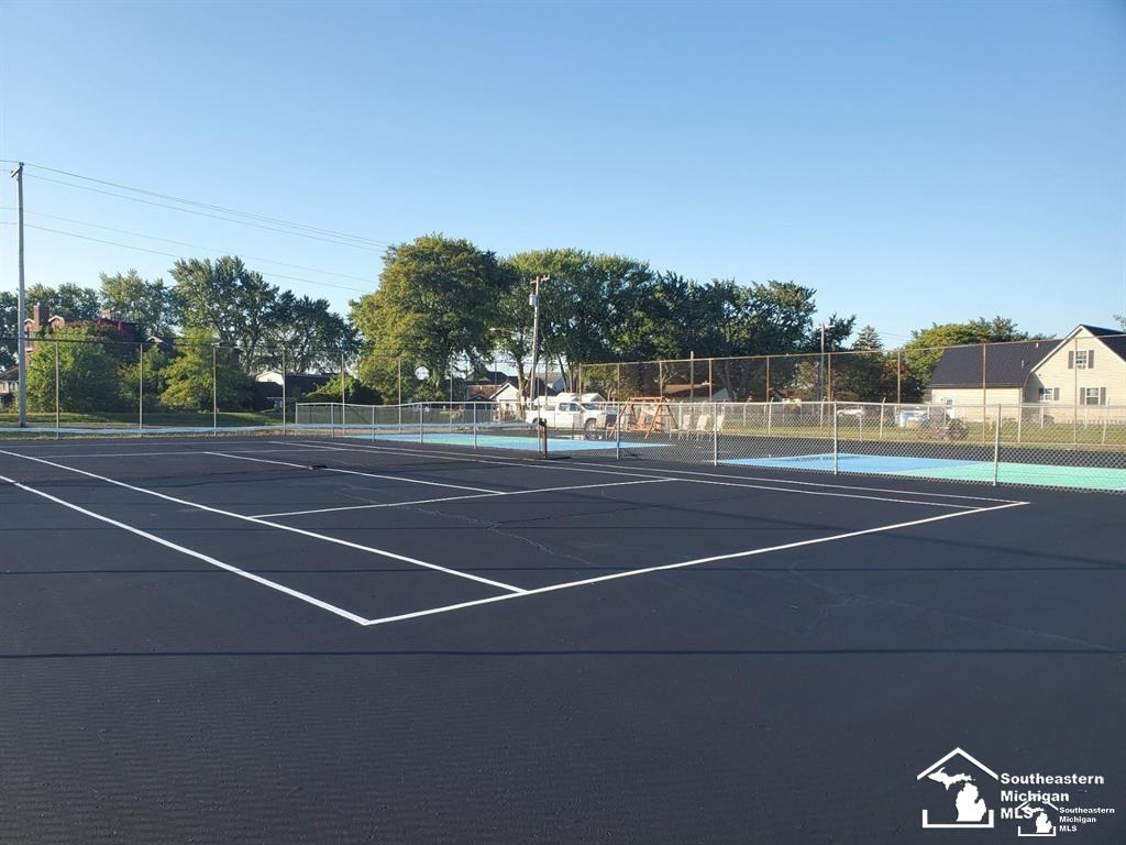 507 Mackinaw Trail, Luna Pier, MI, 48157