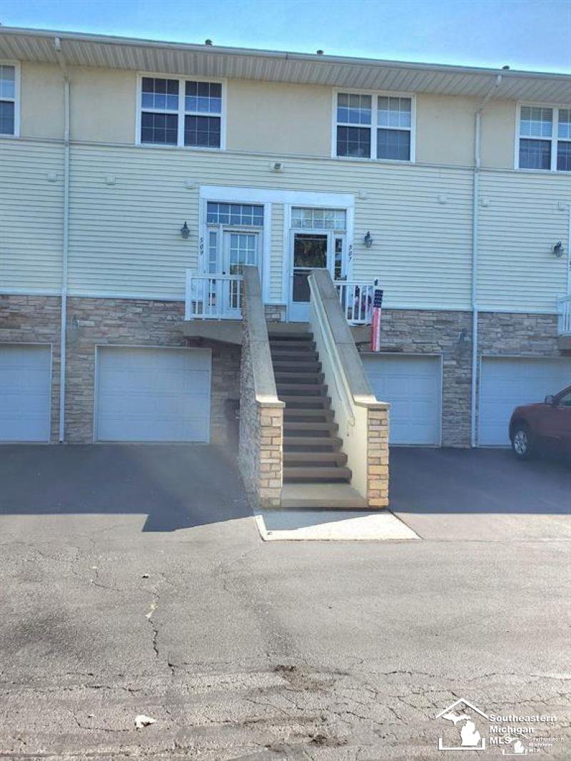 507 Mackinaw Trail, Luna Pier, MI, 48157