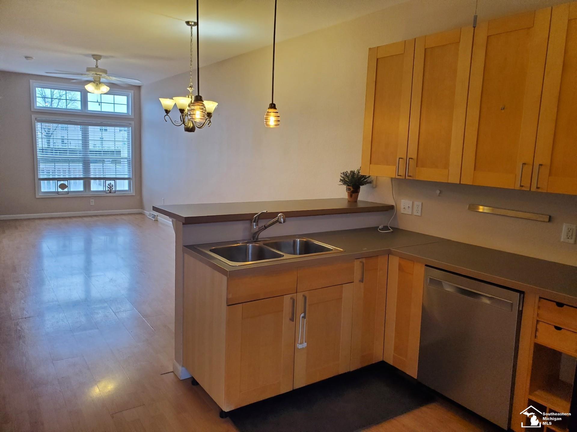 507 Mackinaw Trail, Luna Pier, MI, 48157