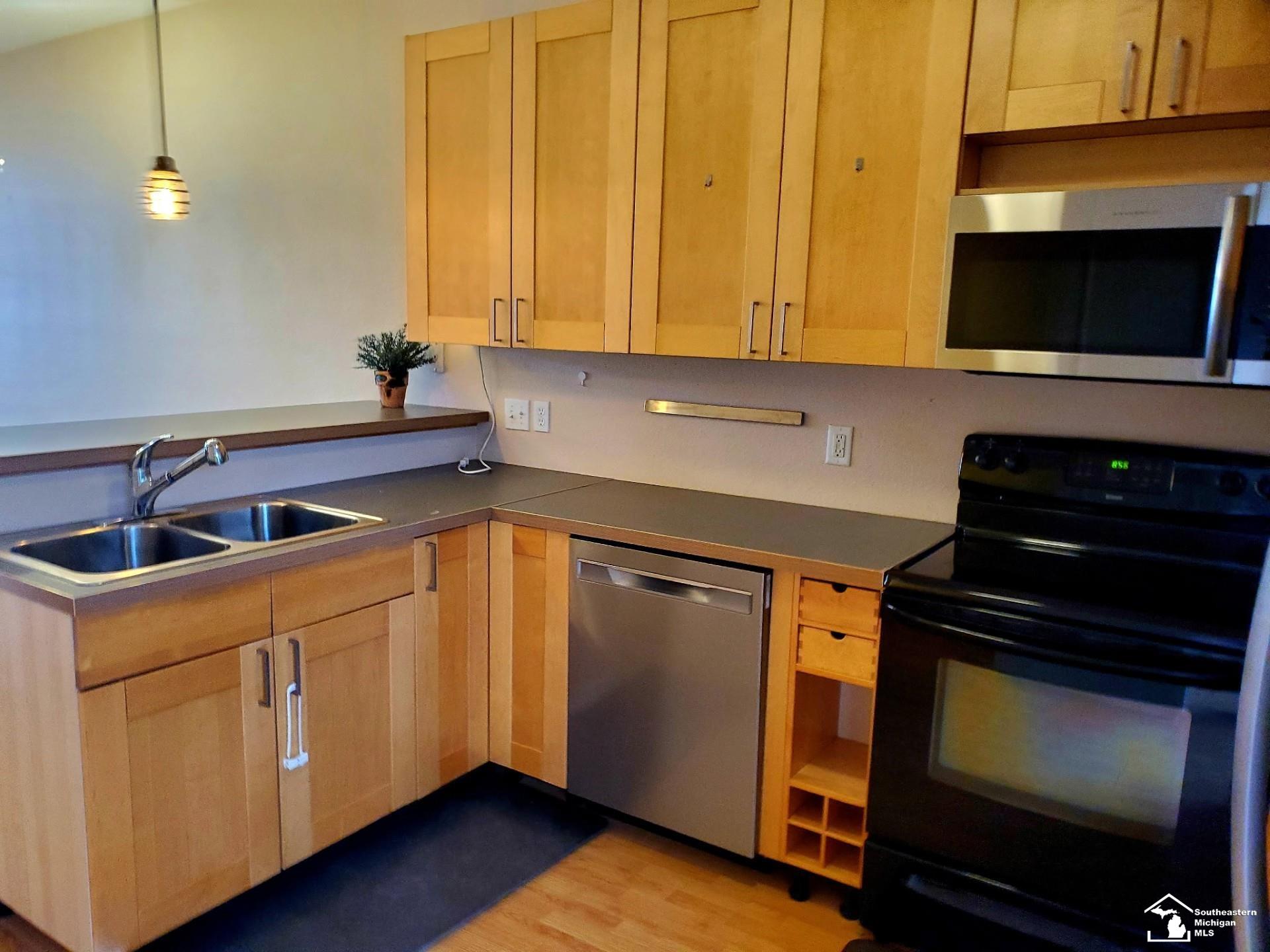 507 Mackinaw Trail, Luna Pier, MI, 48157