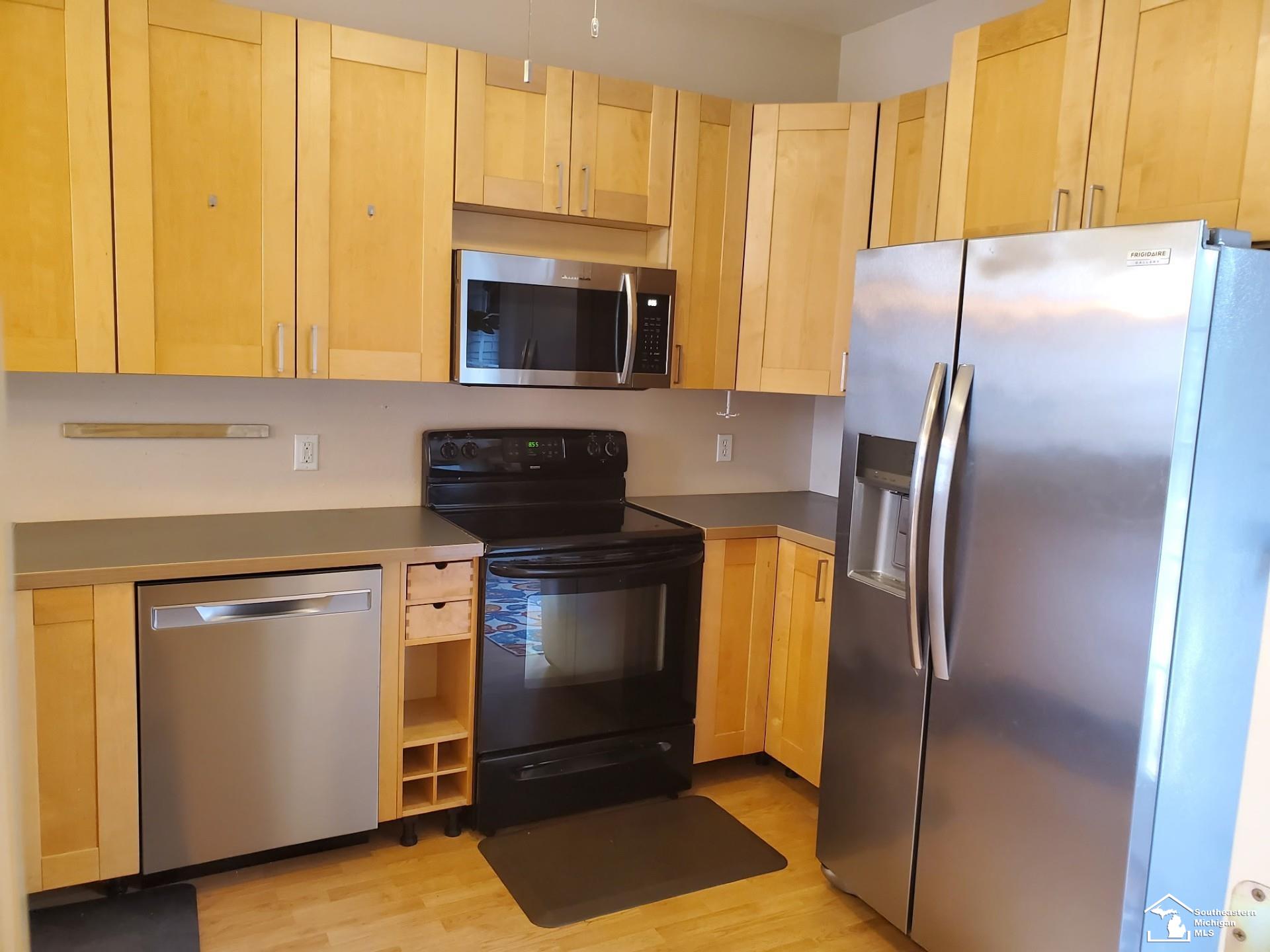 507 Mackinaw Trail, Luna Pier, MI, 48157