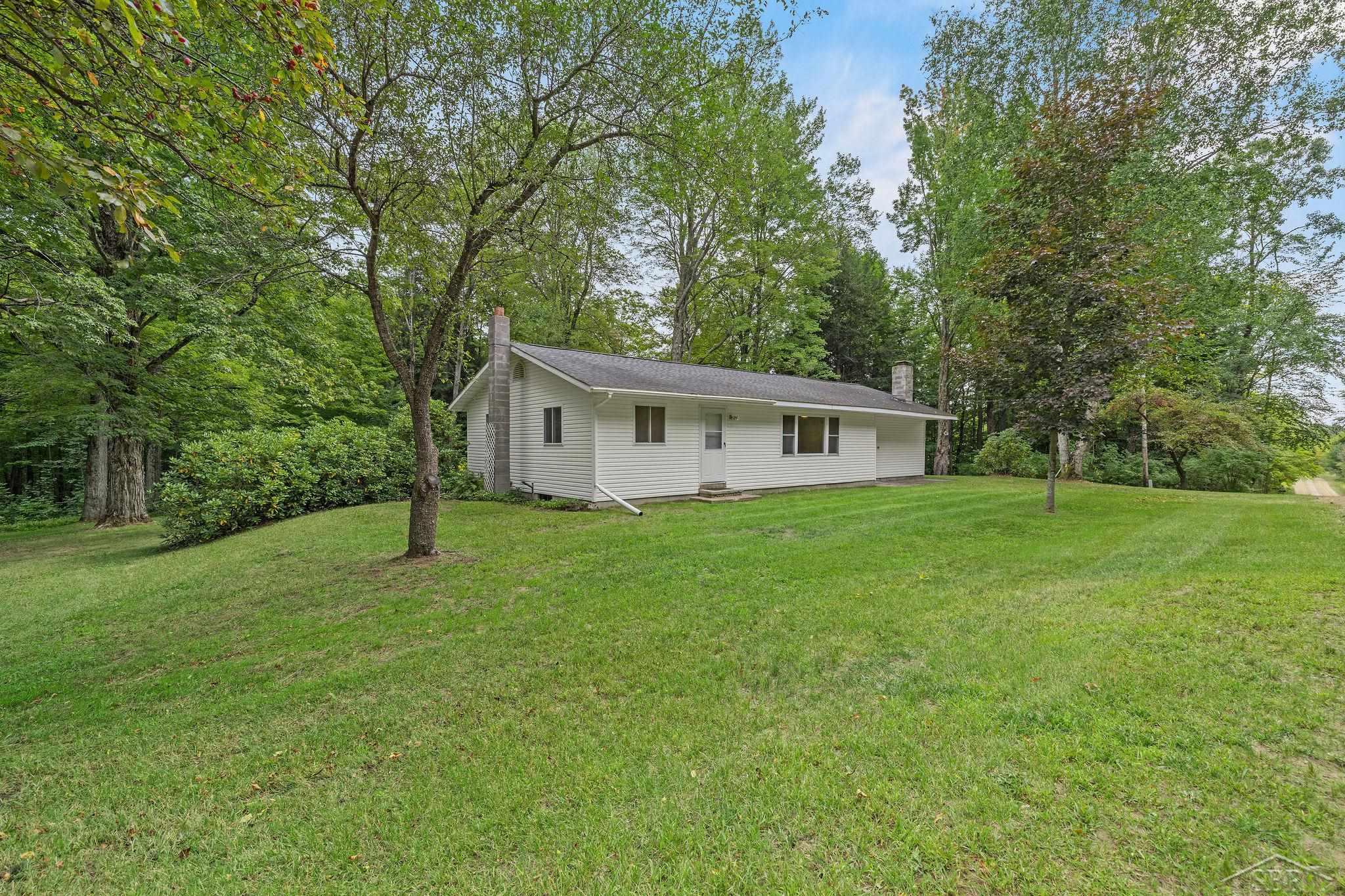 Photo 1 of Single family home for sale at 20686 Lakola Rd, Tustin, MI 49688 | MLS# 61050204817 | Listing updated on 2026-09-14