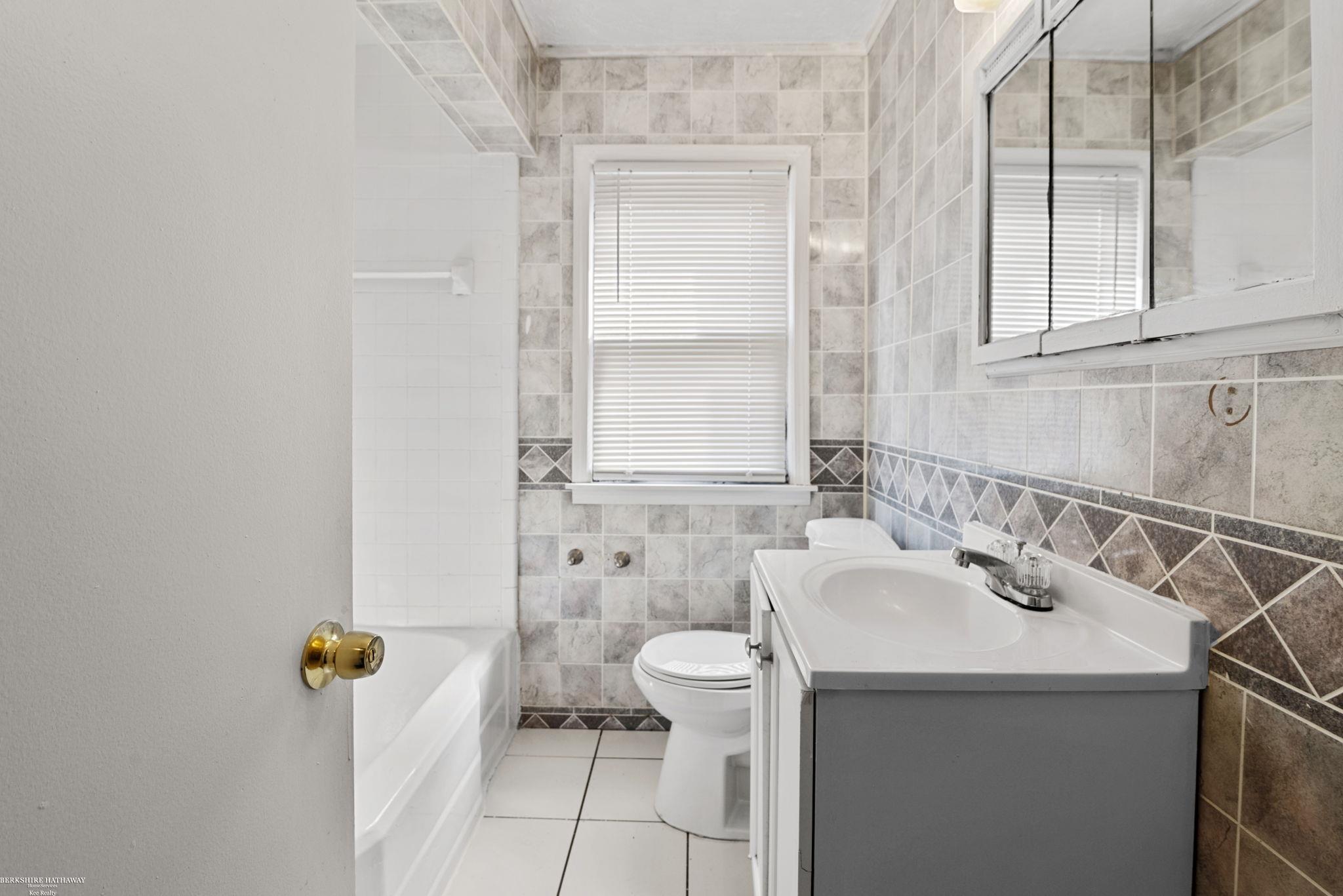 17583 Huntington Road, Detroit, MI, 48219