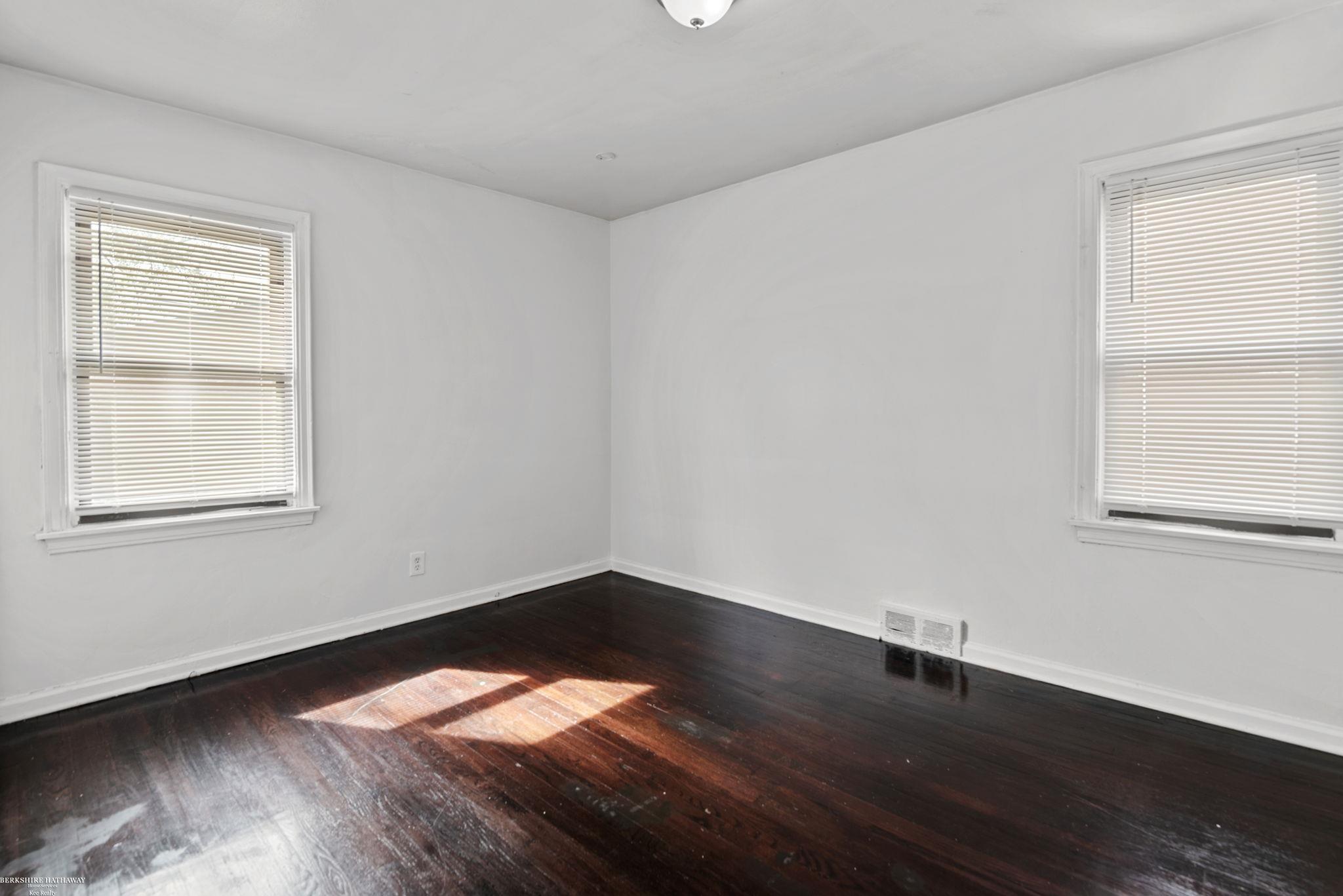 17583 Huntington Road, Detroit, MI, 48219