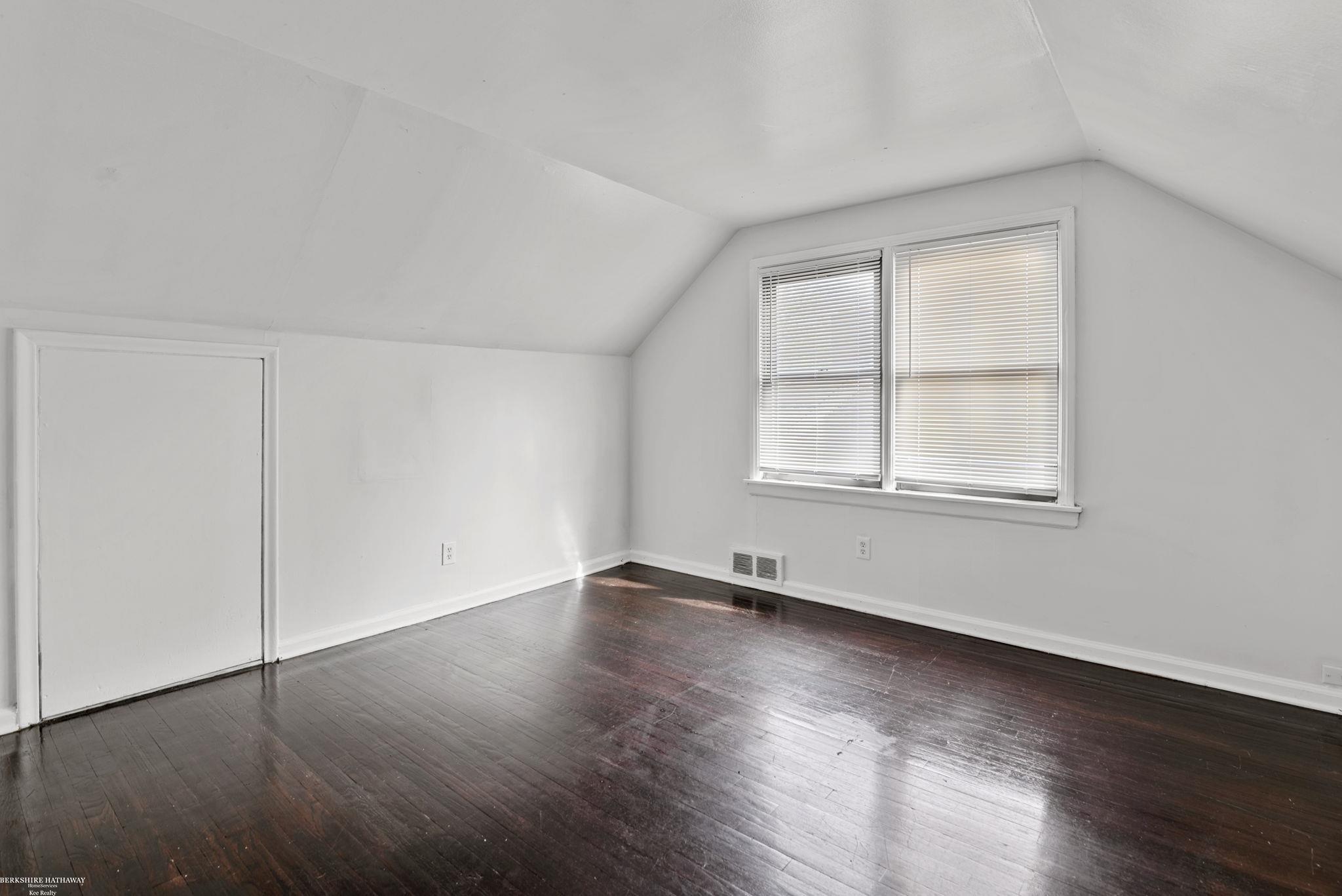 17583 Huntington Road, Detroit, MI, 48219