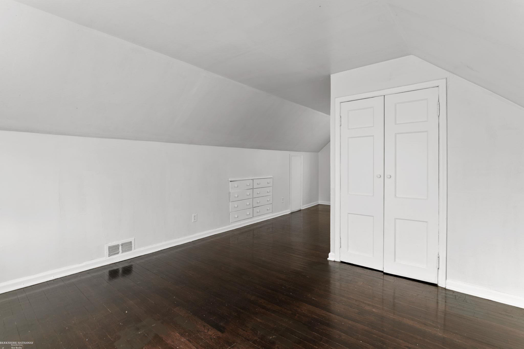 17583 Huntington Road, Detroit, MI, 48219