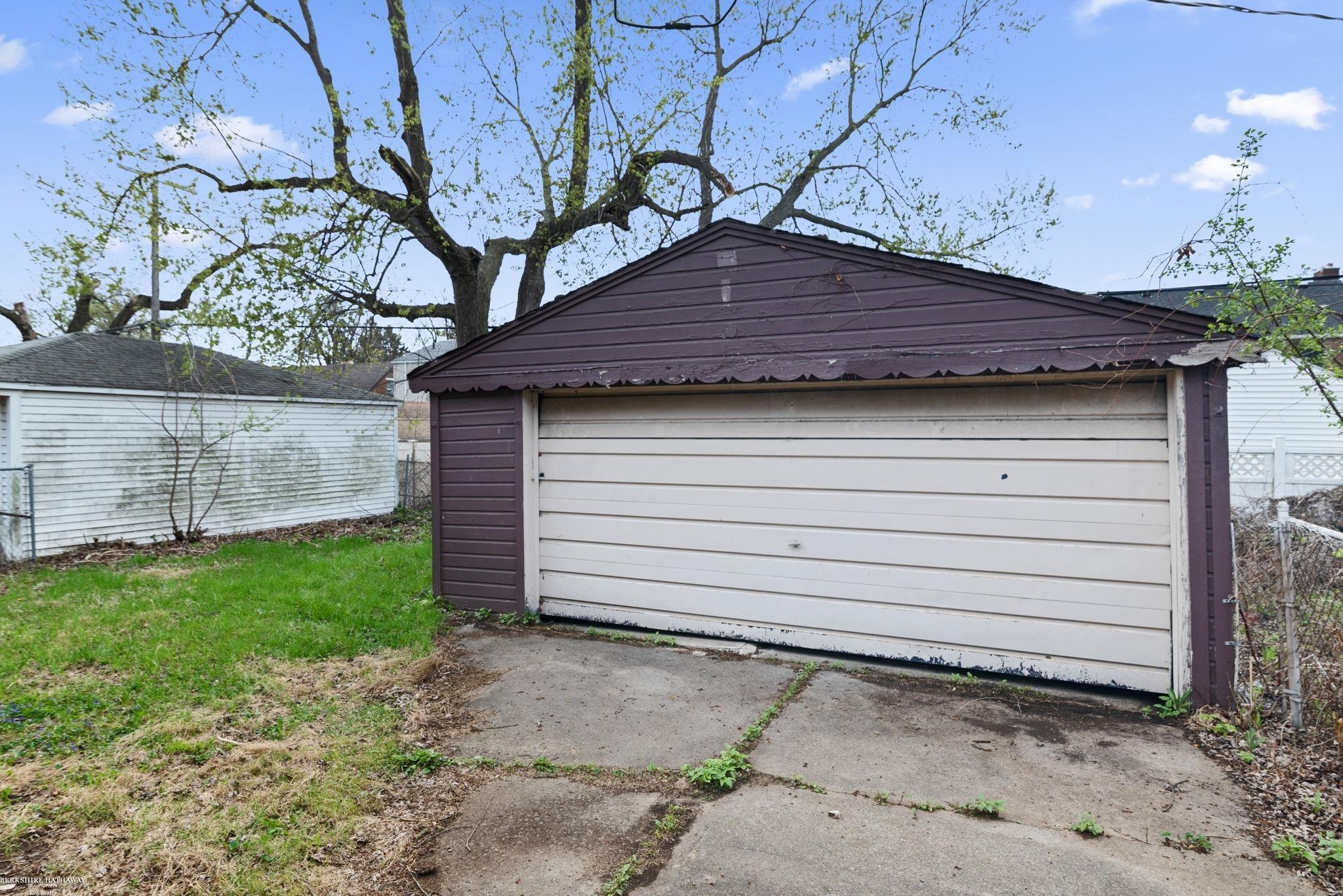 17583 Huntington Road, Detroit, MI, 48219