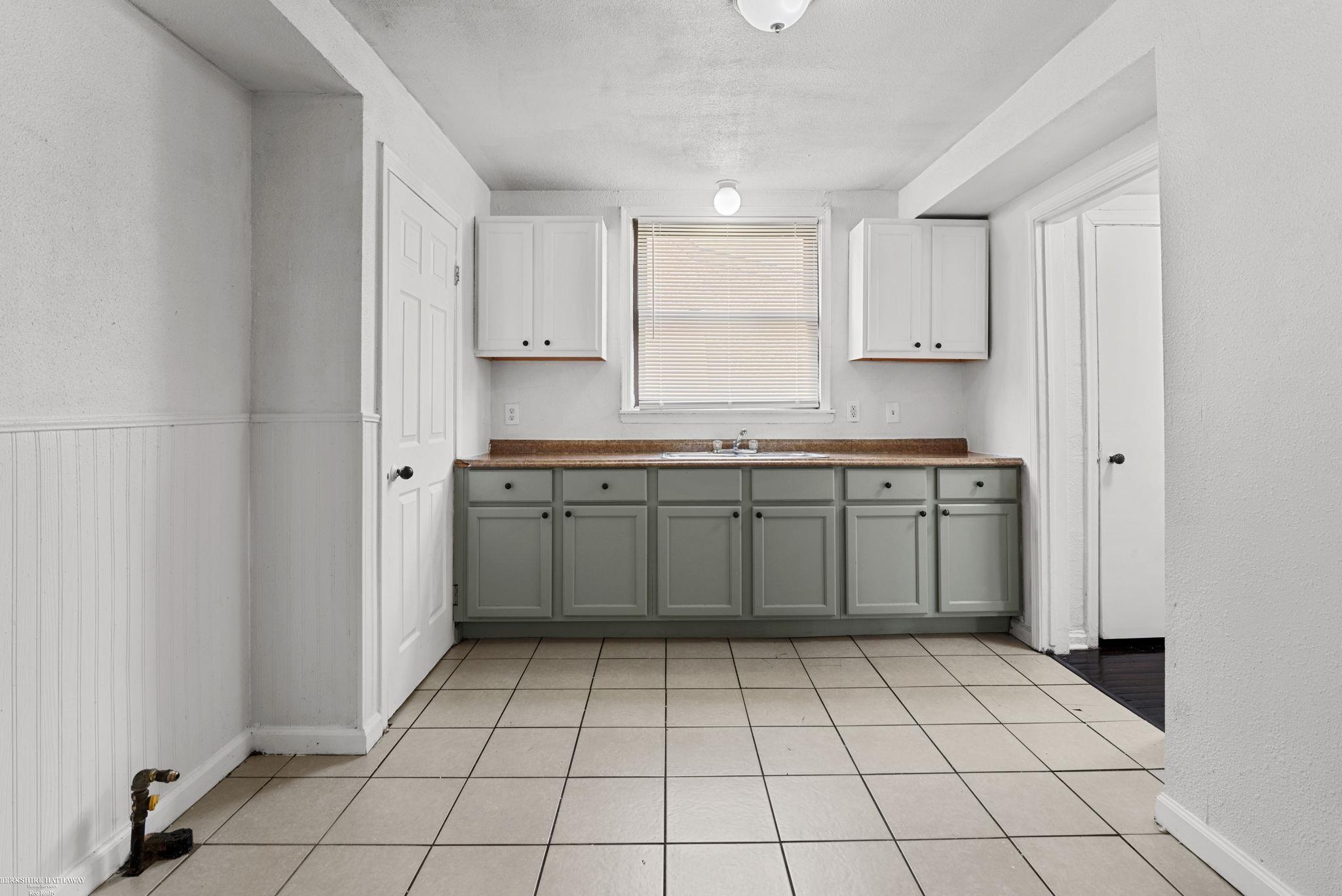 17583 Huntington Road, Detroit, MI, 48219