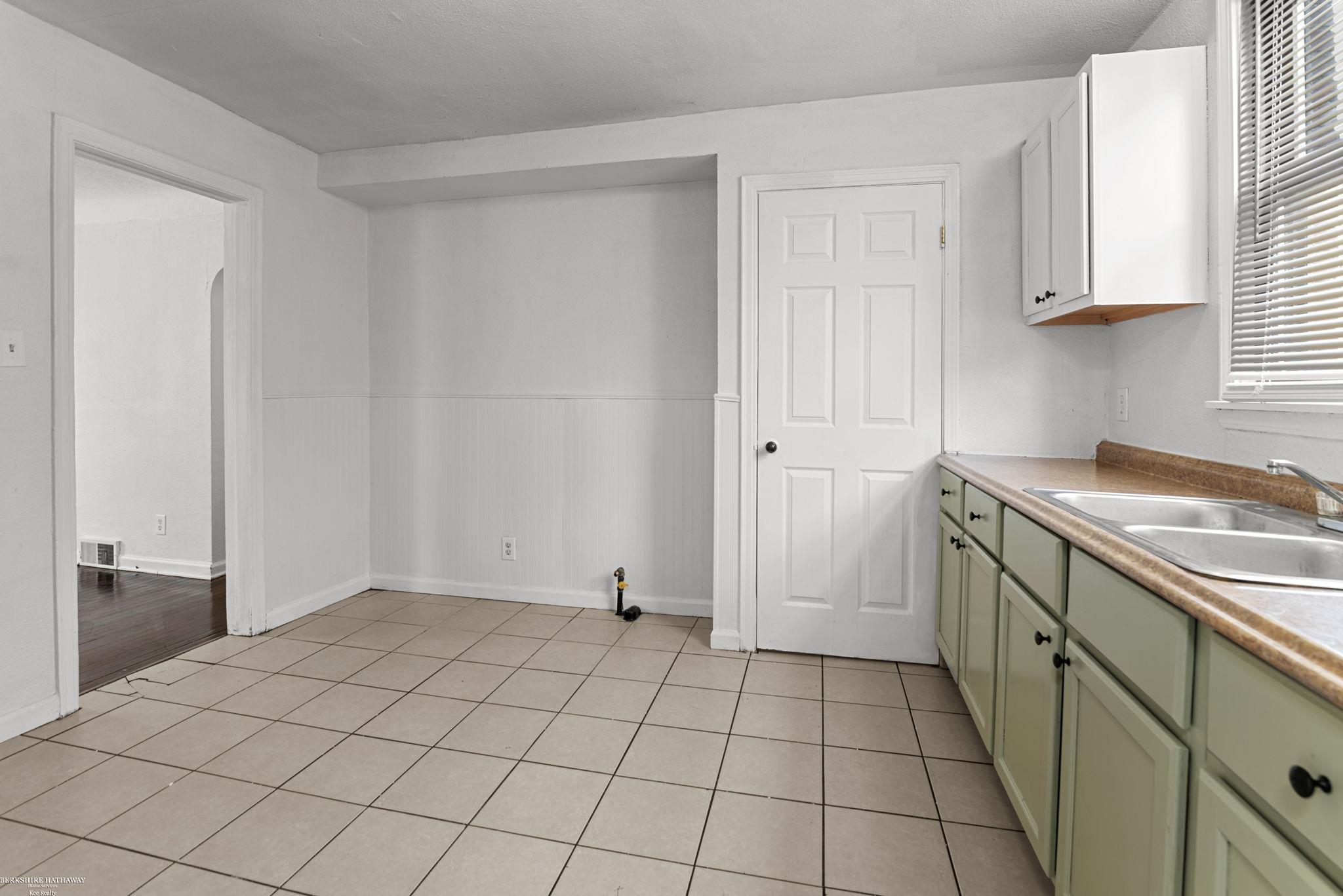 17583 Huntington Road, Detroit, MI, 48219