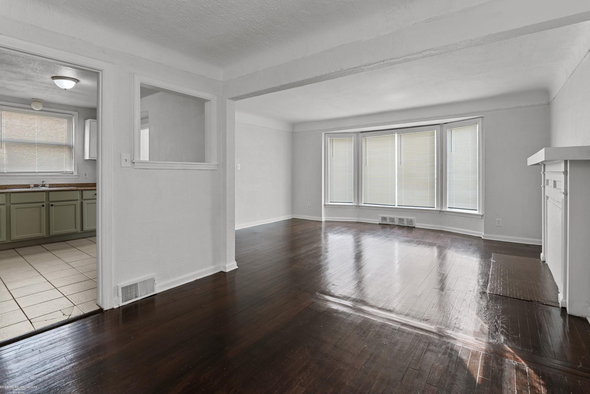 17583 Huntington Road, Detroit, MI, 48219