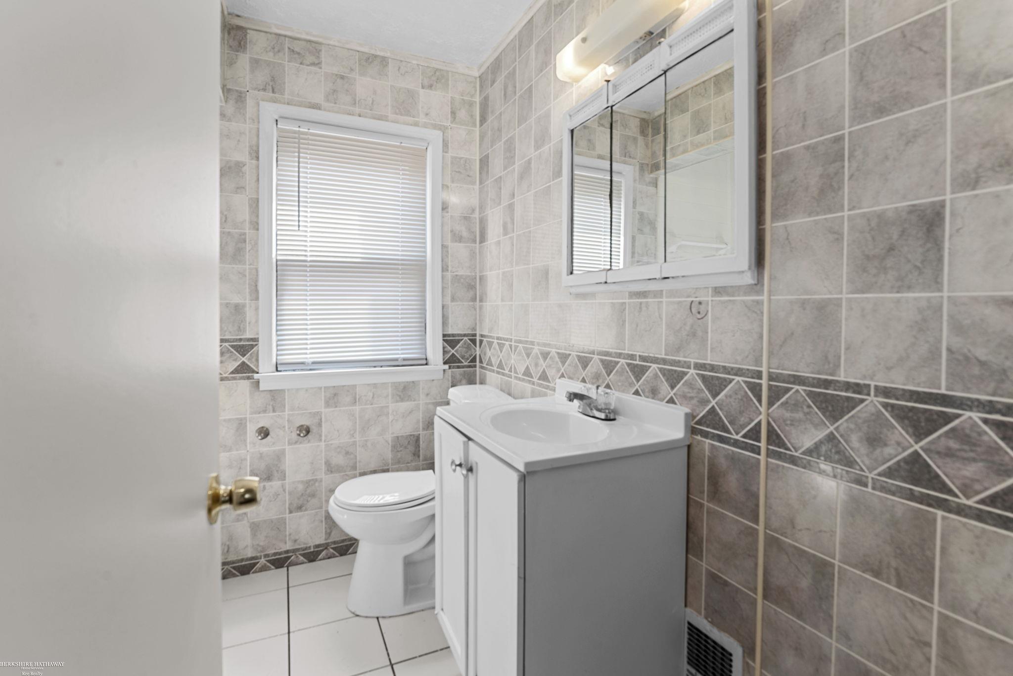 17583 Huntington Road, Detroit, MI, 48219