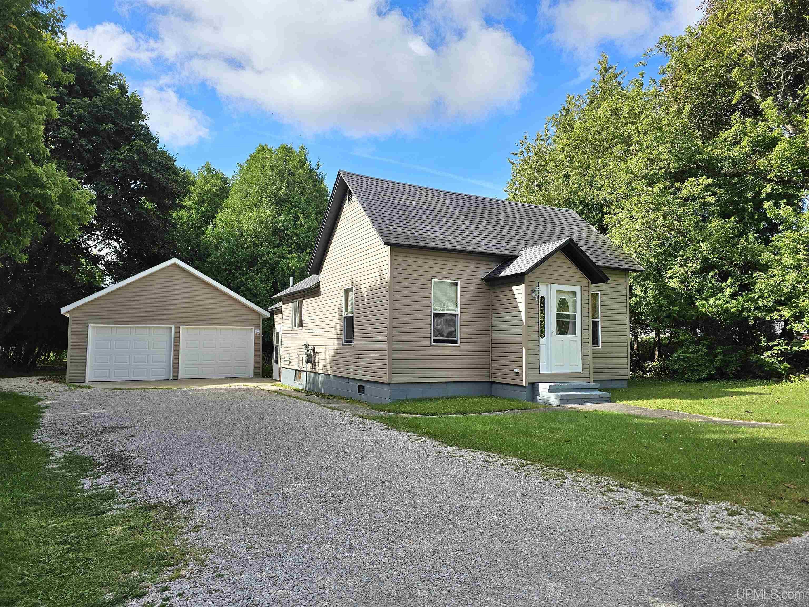 803 Manistique Avenue, Manistique, MI, 49854