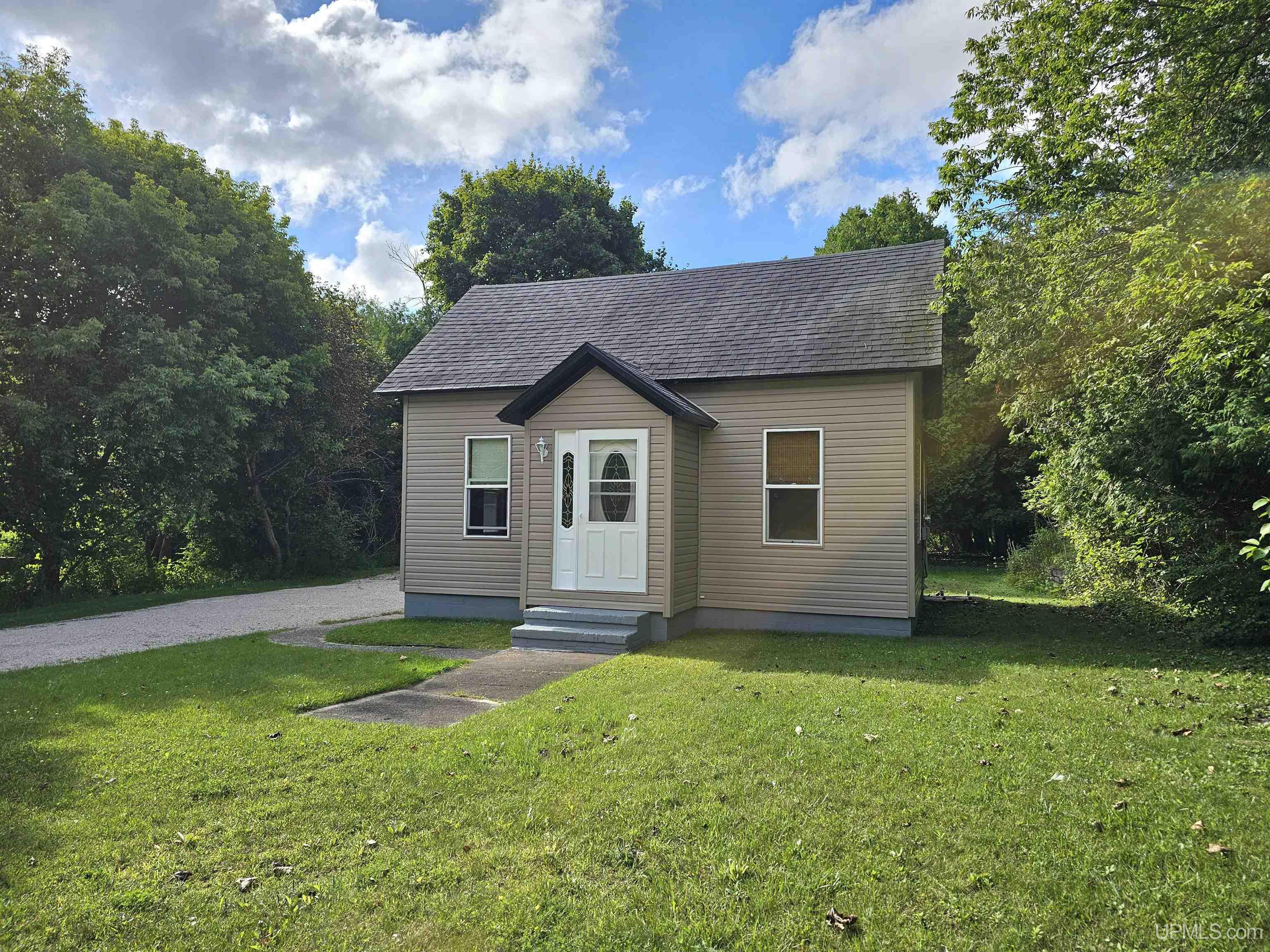 803 Manistique Avenue, Manistique, MI, 49854