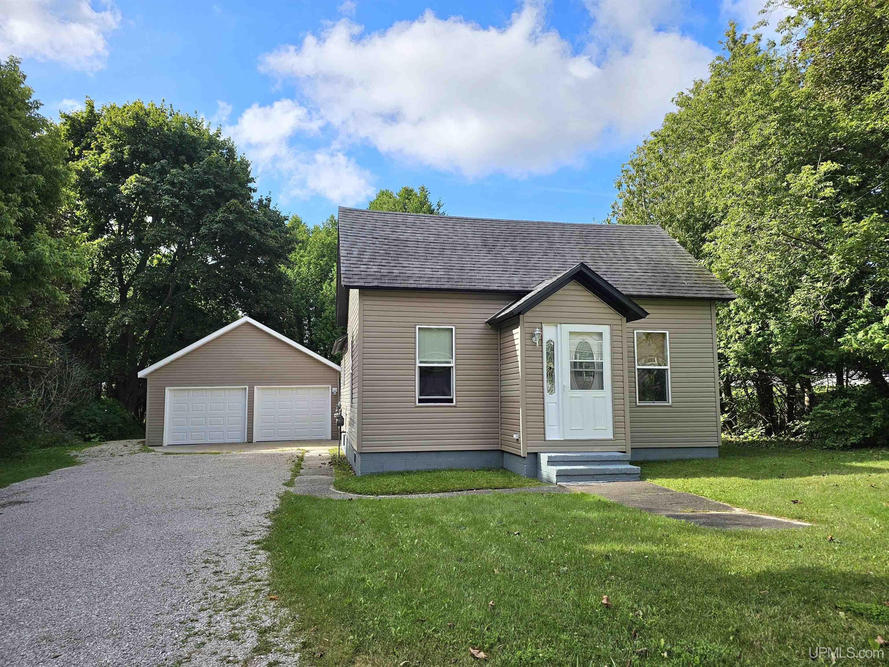 803 Manistique Avenue, Manistique, MI, 49854