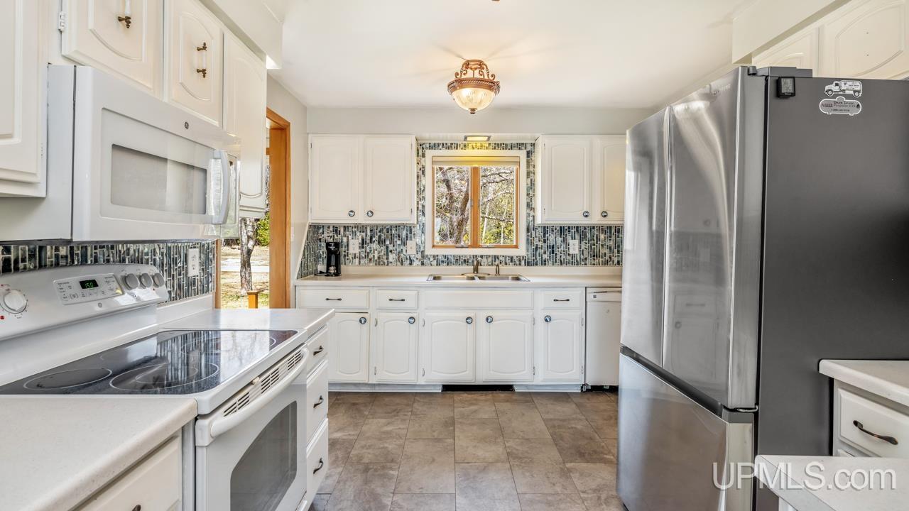 7405 Sunset S.75 Lane, Rapid River, MI, 49878