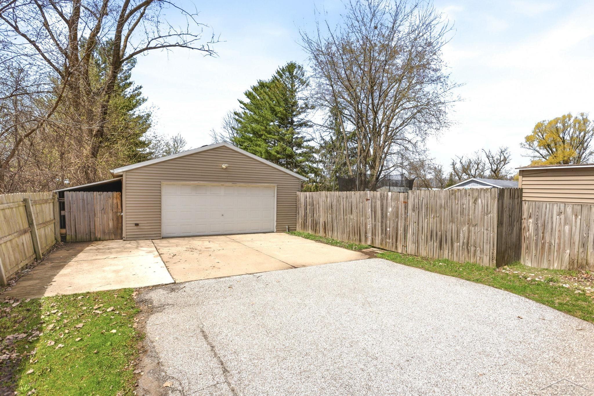 130 S Miller Road, Saginaw, MI, 48609