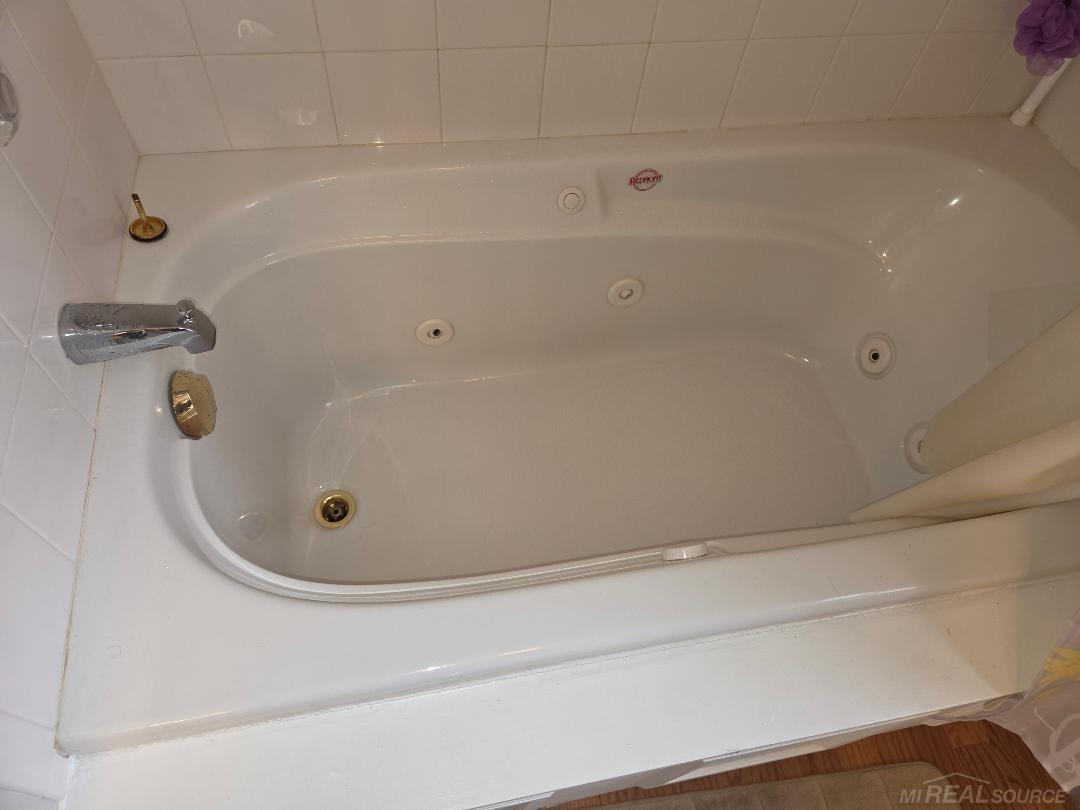 5700 Royal Court, Butman, MI, 48624