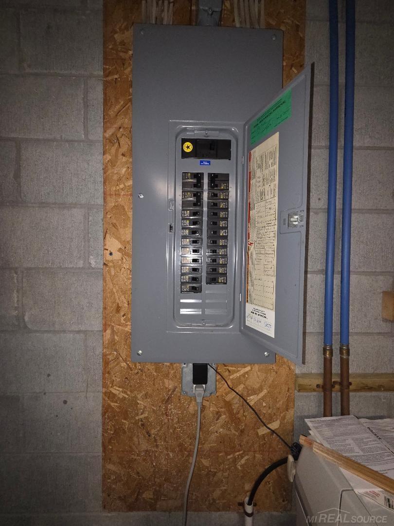 5700 Royal Court, Butman, MI, 48624