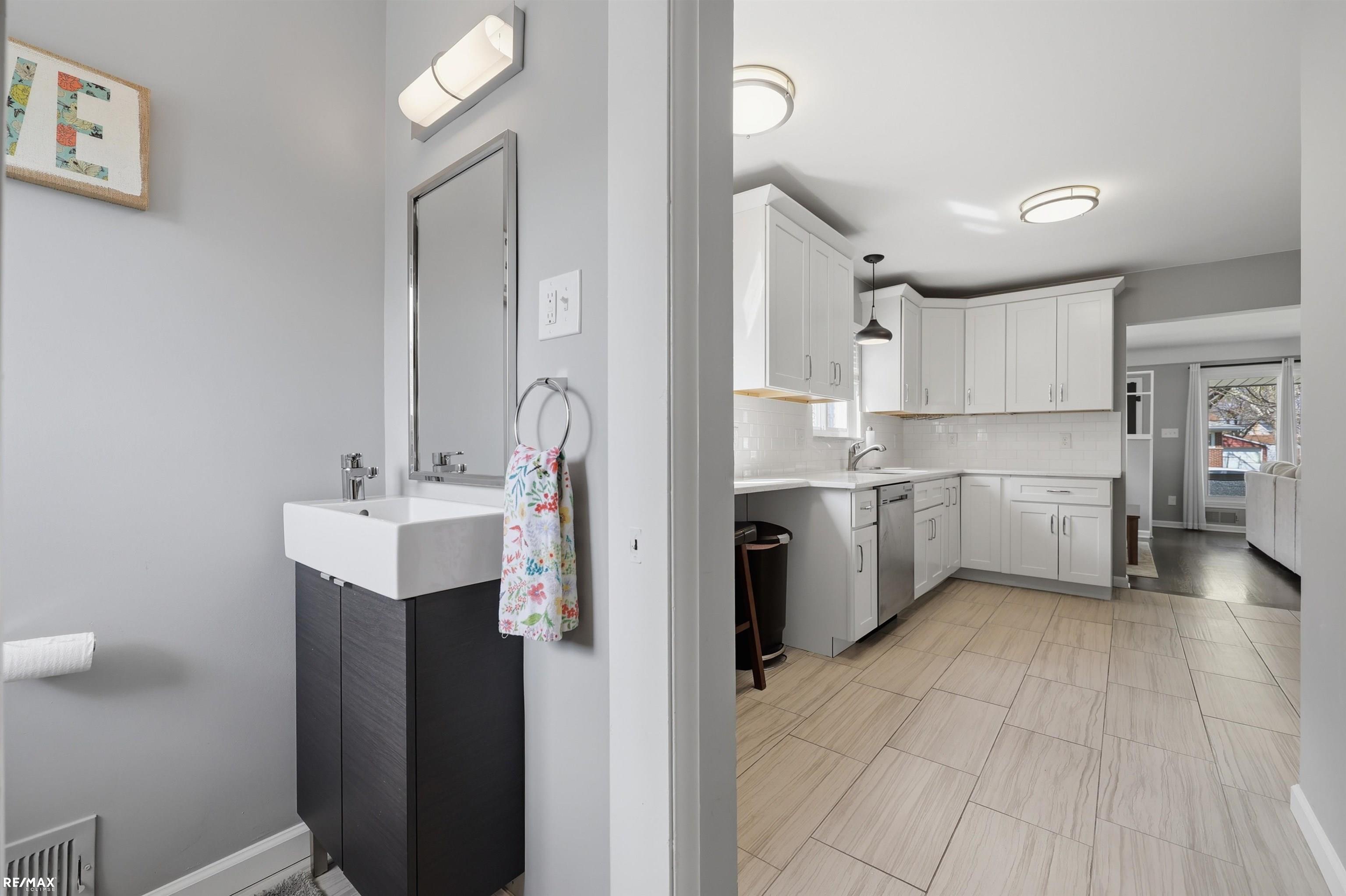 801 W Baker Avenue, Clawson, MI, 48017